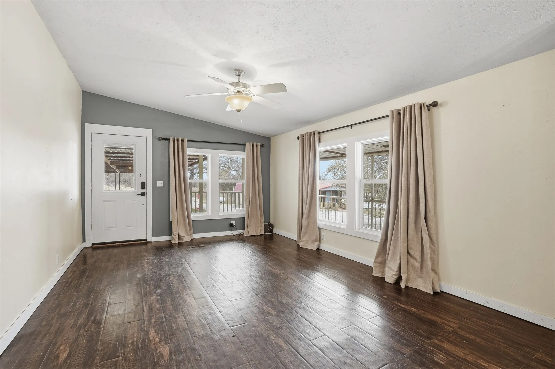 Single Family Residence For Sale in Young County , 557 Fm 3003, Graham, Texas 76450, 3 Bedroom, 2 Bathroom, Garage spaces, 1,820 Sqft, built in 2008, Preowned, mls#21201173, Real Estate Agent in Graham, Homes For Sale in Young county, Homes For Sale in Graham, Realtor in Graham Texas, Real Estate Brokerage Independent Realty Texas, Luminita Cordes Realtor