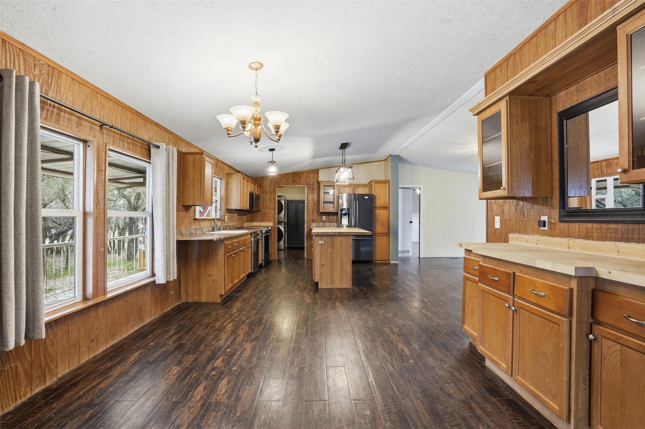 Single Family Residence For Sale in Young County , 557 Fm 3003, Graham, Texas 76450, 3 Bedroom, 2 Bathroom, Garage spaces, 1,820 Sqft, built in 2008, Preowned, mls#21201173, Real Estate Agent in Graham, Homes For Sale in Young county, Homes For Sale in Graham, Realtor in Graham Texas, Real Estate Brokerage Independent Realty Texas, Luminita Cordes Realtor