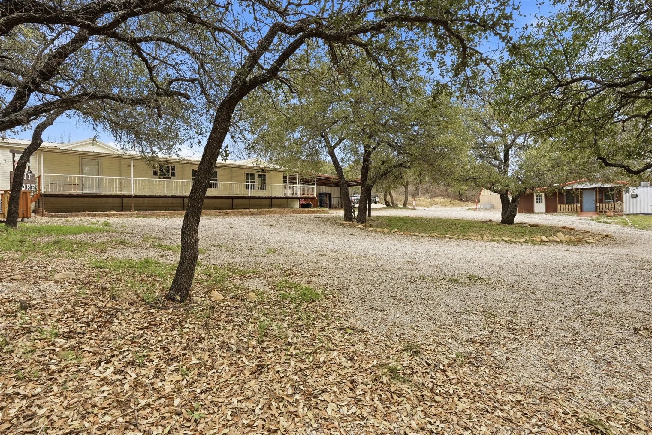 Single Family Residence For Sale in Young County , 557 Fm 3003, Graham, Texas 76450, 3 Bedroom, 2 Bathroom, Garage spaces, 1,820 Sqft, built in 2008, Preowned, mls#21201173, Real Estate Agent in Graham, Homes For Sale in Young county, Homes For Sale in Graham, Realtor in Graham Texas, Real Estate Brokerage Independent Realty Texas, Luminita Cordes Realtor