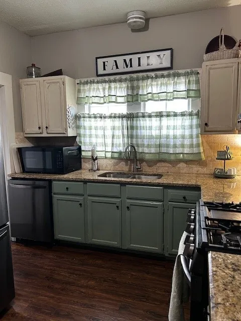 Single Family Residence For Sale in Navarro County , 1518 W Park Avenue, Corsicana, Texas 75110, 2 Bedroom, 1 Bathroom, Garage spaces, 1,462 Sqft, built in 1915, Preowned, mls#21198137, Real Estate Agent in Corsicana, Homes For Sale in Navarro county, Homes For Sale in Corsicana, Realtor in Corsicana Texas, Real Estate Brokerage Independent Realty Texas, Luminita Cordes Realtor