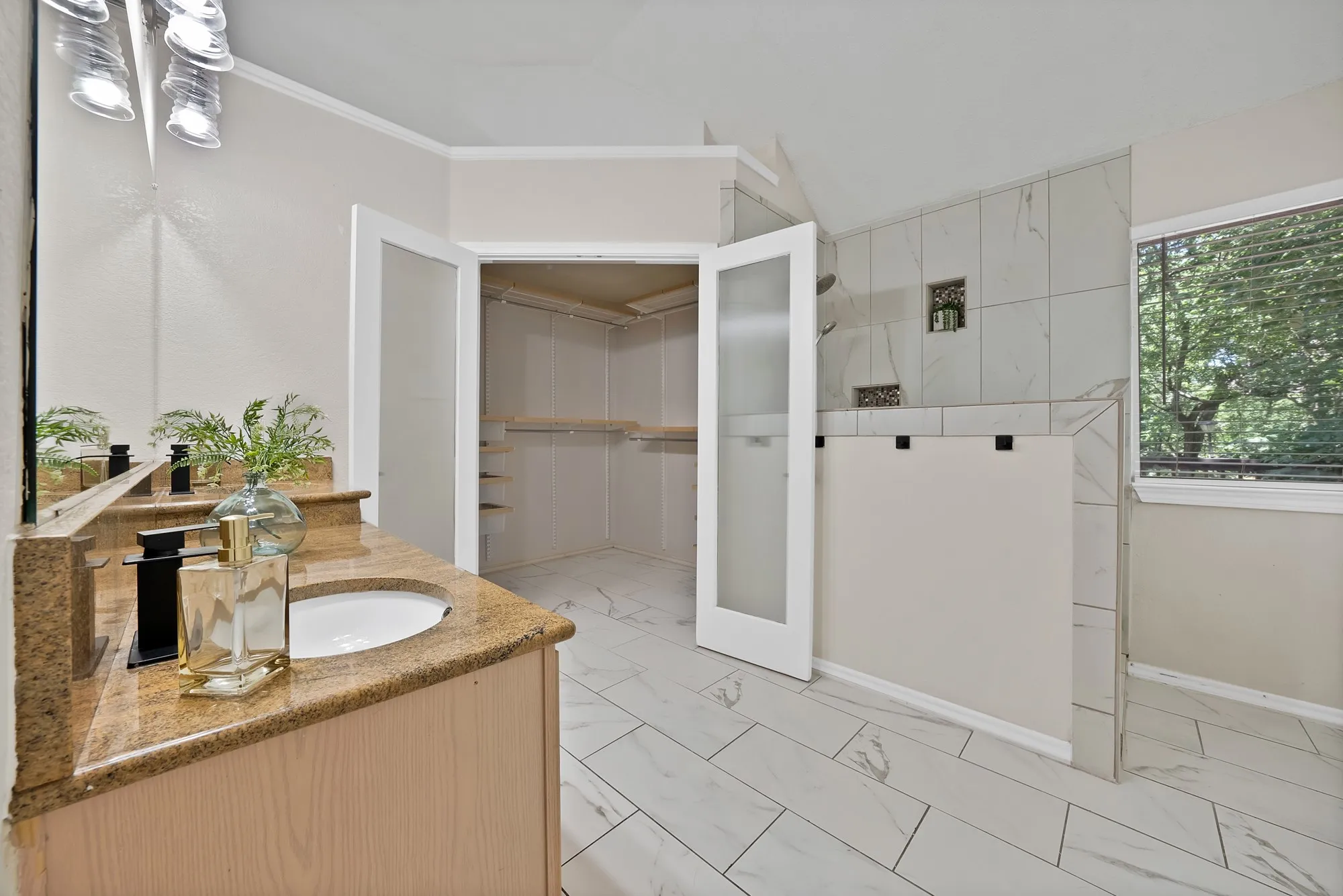 Single Family Residence For Sale in Dallas County , 3709 Scott Drive, Rowlett, Texas 75088, 4 Bedroom, 2 Bathroom, 2 Garage spaces, 2,396 Sqft, built in 2000, mls#21198617, Real Estate Agent in Rowlett, Homes For Sale in Dallas county, Homes For Sale in Rowlett, Realtor in Rowlett Texas, Real Estate Brokerage Independent Realty Texas, Luminita Cordes Realtor