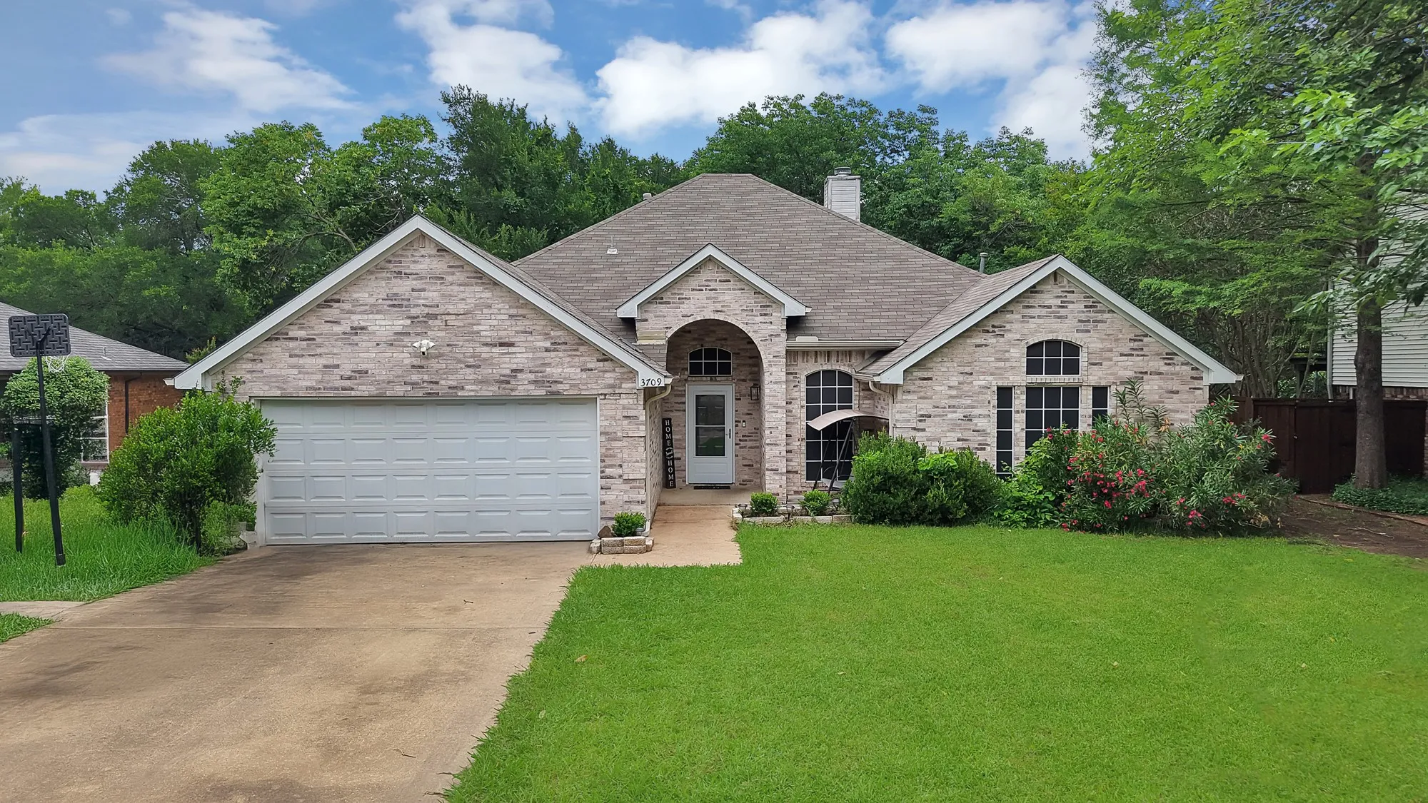 Single Family Residence For Sale in Dallas County , 3709 Scott Drive, Rowlett, Texas 75088, 4 Bedroom, 2 Bathroom, 2 Garage spaces, 2,396 Sqft, built in 2000, mls#21198617, Real Estate Agent in Rowlett, Homes For Sale in Dallas county, Homes For Sale in Rowlett, Realtor in Rowlett Texas, Real Estate Brokerage Independent Realty Texas, Luminita Cordes Realtor