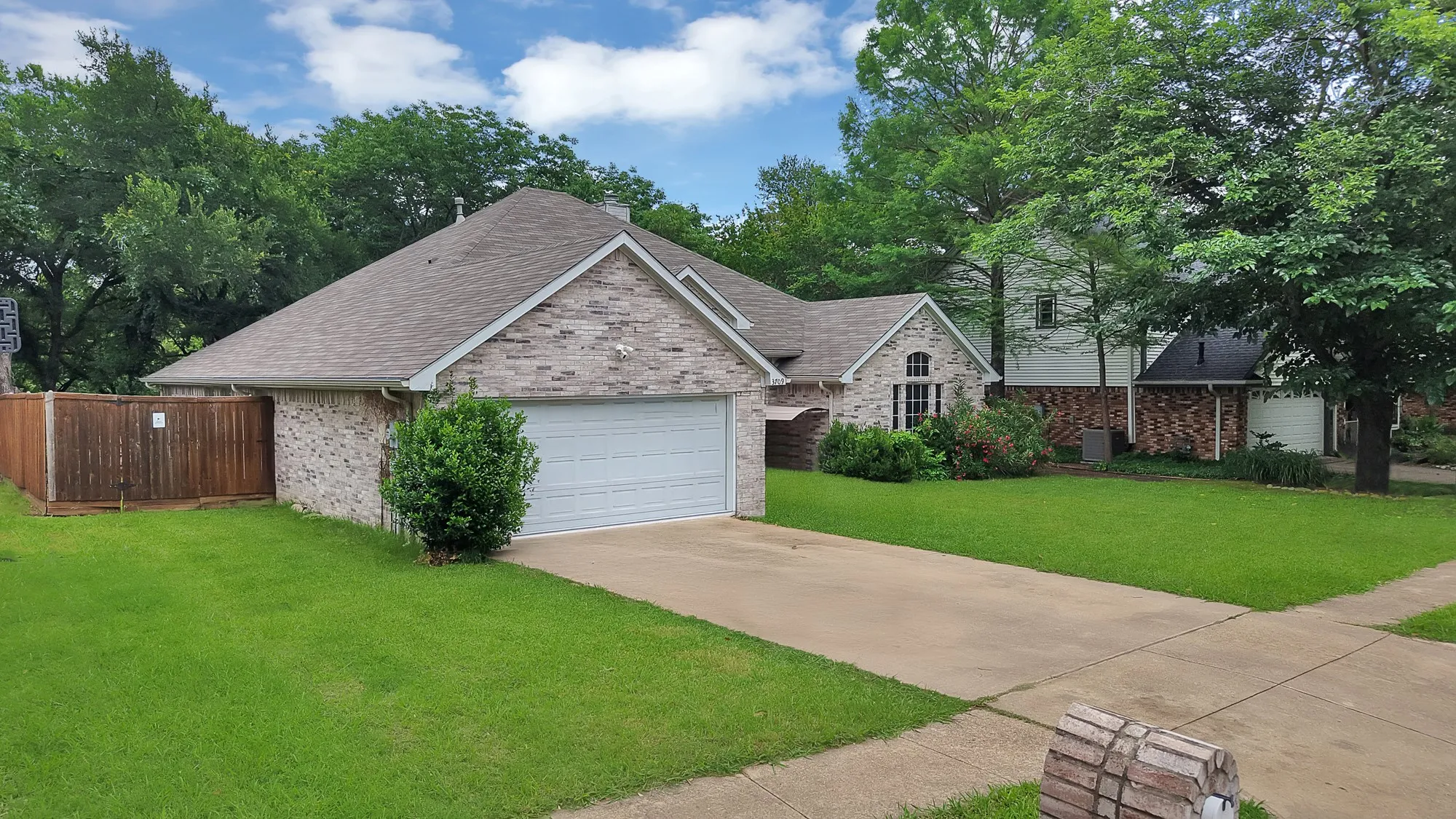 Single Family Residence For Sale in Dallas County , 3709 Scott Drive, Rowlett, Texas 75088, 4 Bedroom, 2 Bathroom, 2 Garage spaces, 2,396 Sqft, built in 2000, mls#21198617, Real Estate Agent in Rowlett, Homes For Sale in Dallas county, Homes For Sale in Rowlett, Realtor in Rowlett Texas, Real Estate Brokerage Independent Realty Texas, Luminita Cordes Realtor