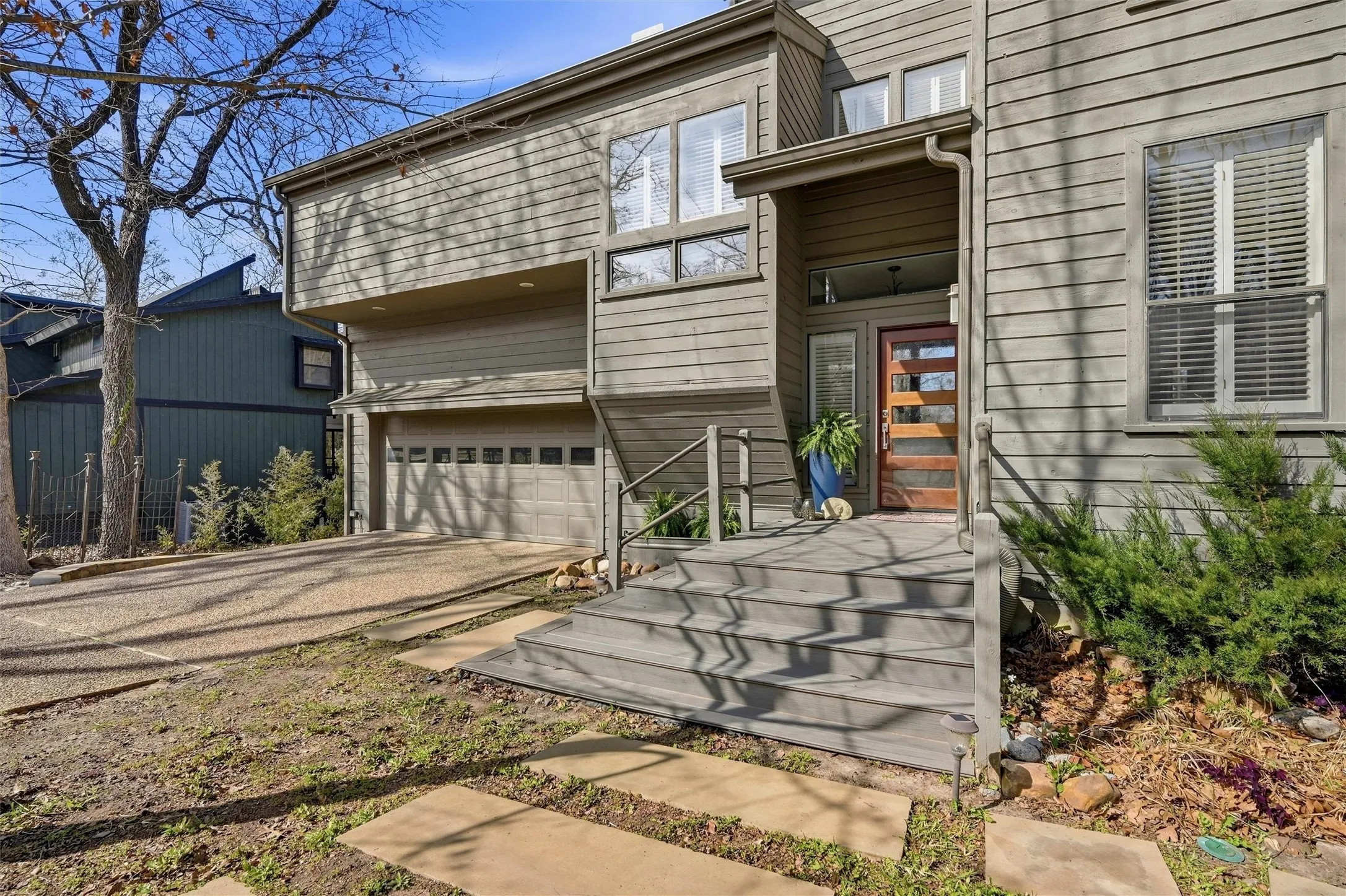 Single Family Residence For Sale in Grayson County , 83 Preston Oaks Drive, Pottsboro, Texas 75076, 4 Bedroom, 3 Bathroom, 2 Garage spaces, 3,523 Sqft, built in 1988, Preowned, mls#21198044, Real Estate Agent in Pottsboro, Homes For Sale in Grayson county, Homes For Sale in Pottsboro, Realtor in Pottsboro Texas, Real Estate Brokerage Independent Realty Texas, Luminita Cordes Realtor