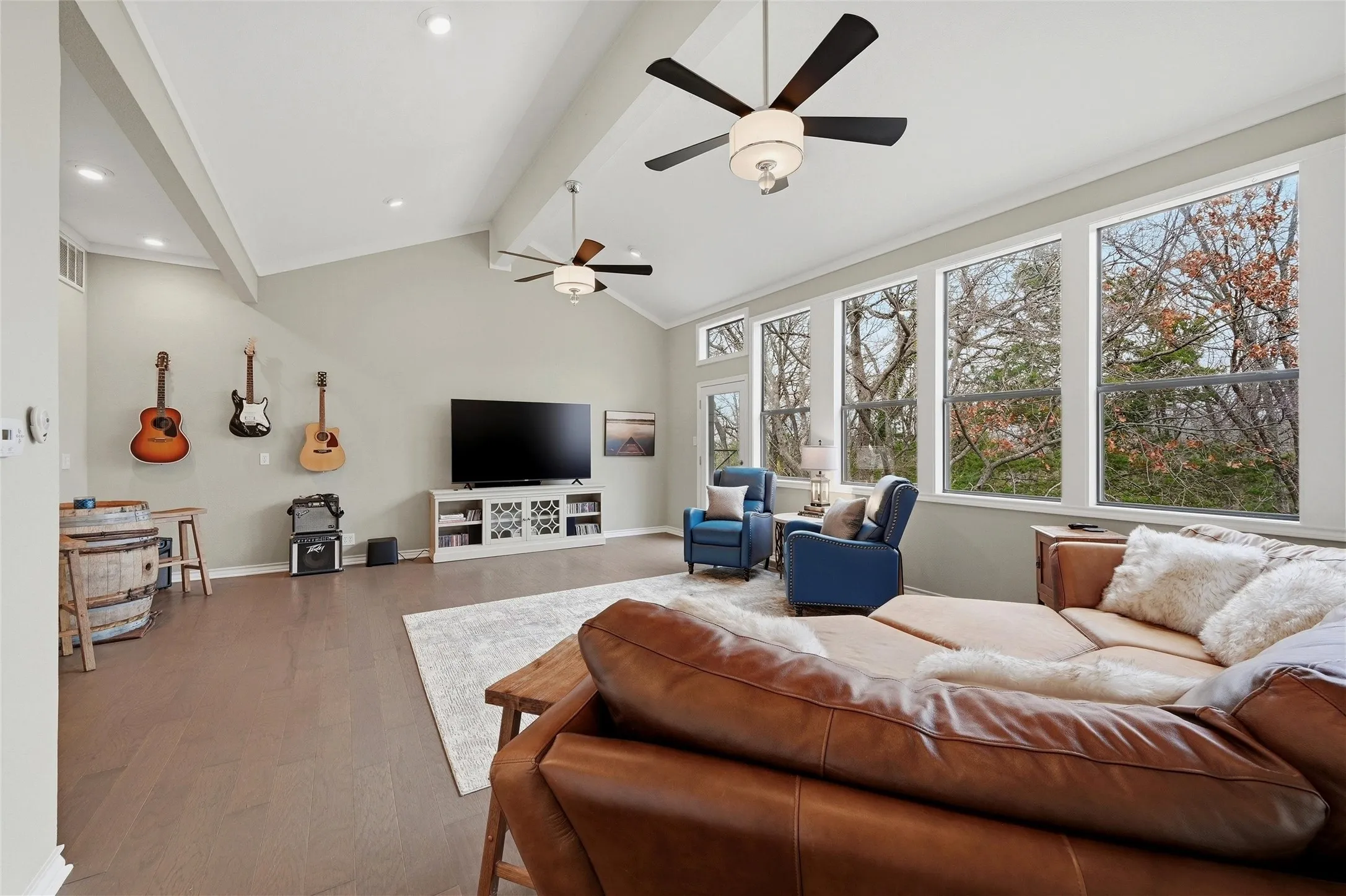 Single Family Residence For Sale in Grayson County , 83 Preston Oaks Drive, Pottsboro, Texas 75076, 4 Bedroom, 3 Bathroom, 2 Garage spaces, 3,523 Sqft, built in 1988, Preowned, mls#21198044, Real Estate Agent in Pottsboro, Homes For Sale in Grayson county, Homes For Sale in Pottsboro, Realtor in Pottsboro Texas, Real Estate Brokerage Independent Realty Texas, Luminita Cordes Realtor