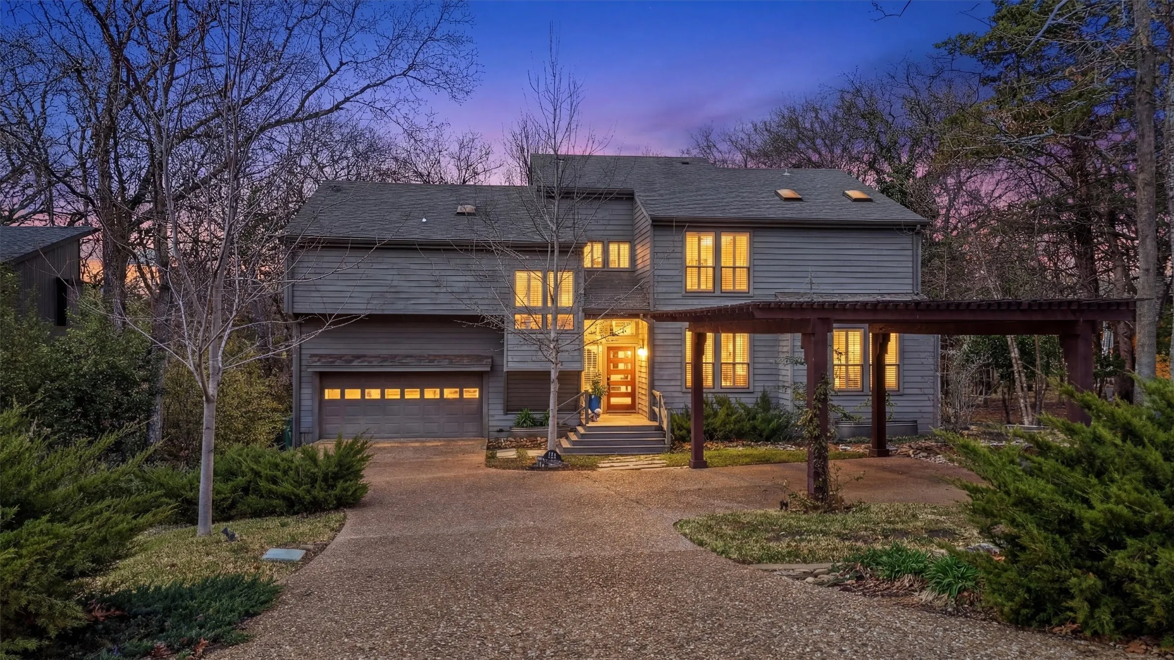 Single Family Residence For Sale in Grayson County , 83 Preston Oaks Drive, Pottsboro, Texas 75076, 4 Bedroom, 3 Bathroom, 2 Garage spaces, 3,523 Sqft, built in 1988, Preowned, mls#21198044, Real Estate Agent in Pottsboro, Homes For Sale in Grayson county, Homes For Sale in Pottsboro, Realtor in Pottsboro Texas, Real Estate Brokerage Independent Realty Texas, Luminita Cordes Realtor