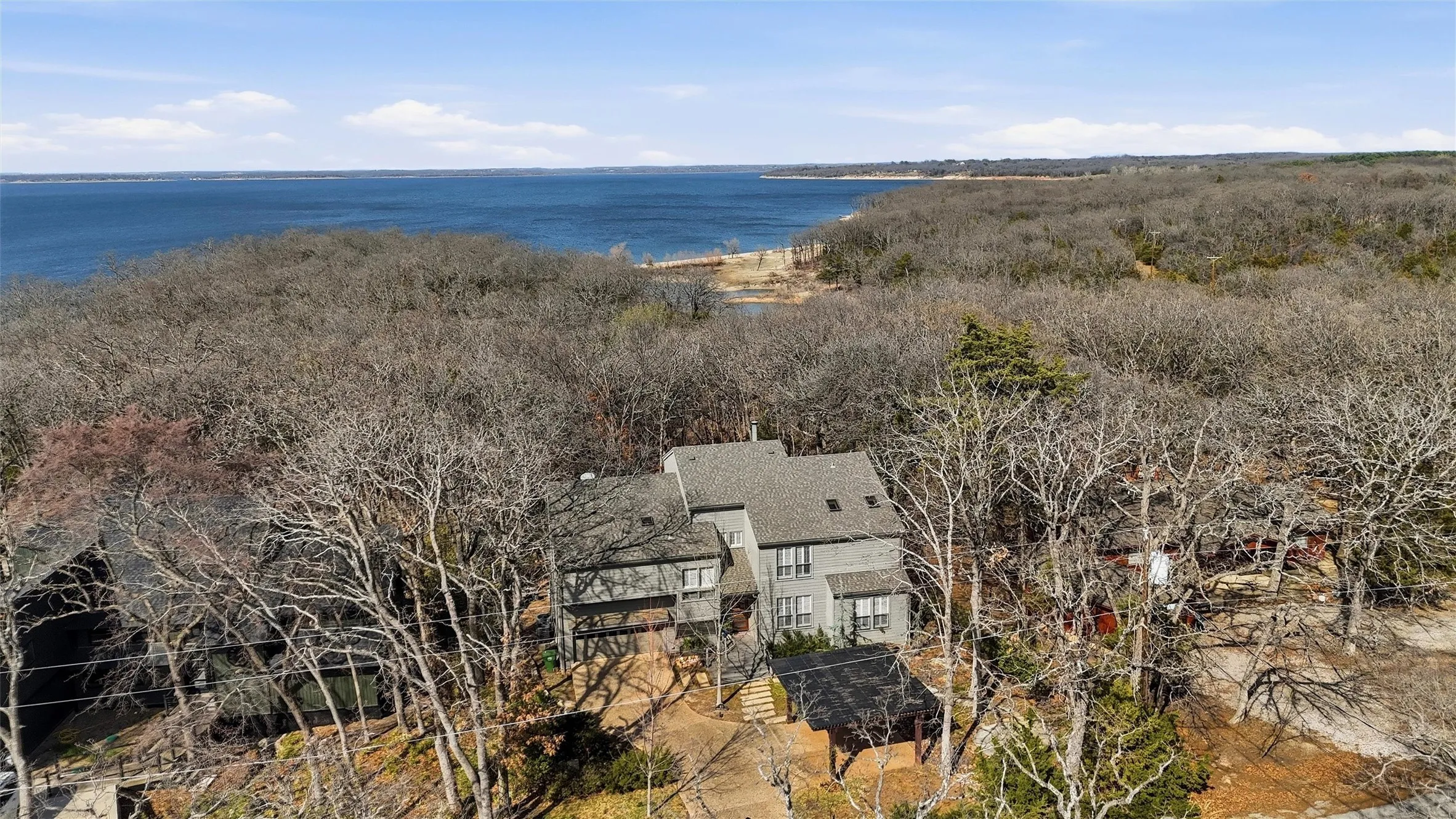 Single Family Residence For Sale in Grayson County , 83 Preston Oaks Drive, Pottsboro, Texas 75076, 4 Bedroom, 3 Bathroom, 2 Garage spaces, 3,523 Sqft, built in 1988, Preowned, mls#21198044, Real Estate Agent in Pottsboro, Homes For Sale in Grayson county, Homes For Sale in Pottsboro, Realtor in Pottsboro Texas, Real Estate Brokerage Independent Realty Texas, Luminita Cordes Realtor