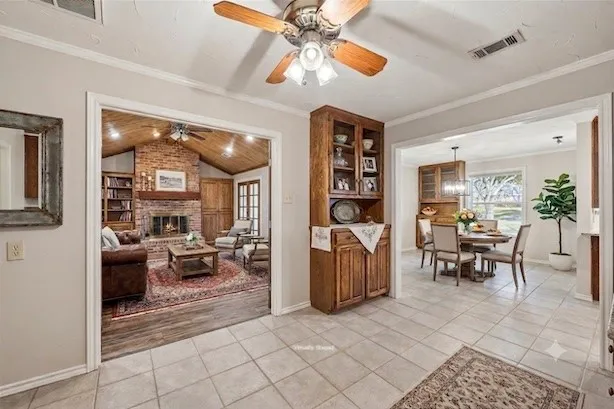 Single Family Residence For Sale in Tarrant County , 6208 Windsong Drive, Arlington, Texas 76001, 5 Bedroom, 4 Bathroom, 4 Garage spaces, 3,232 Sqft, built in 1985, mls#21201462, Real Estate Agent in Arlington, Homes For Sale in Tarrant county, Homes For Sale in Arlington, Realtor in Arlington Texas, Real Estate Brokerage Independent Realty Texas, Luminita Cordes Realtor
