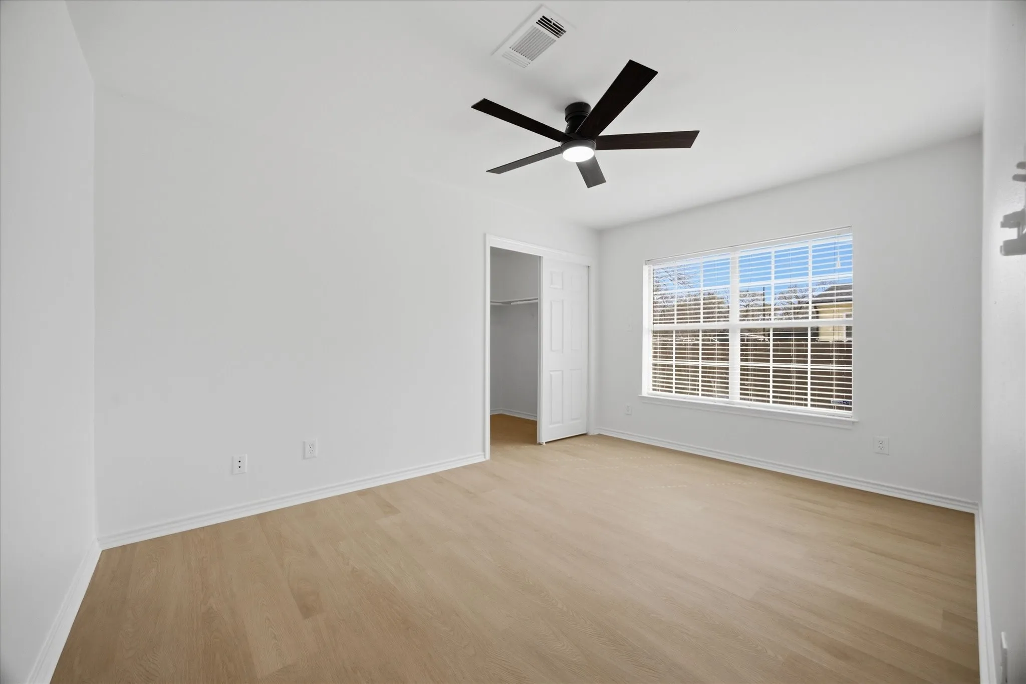 Single Family Residence For Sale in Rockwall County , 709 Sherman Street, Rockwall, Texas 75087, 3 Bedroom, 2 Bathroom, Garage spaces, 1,458 Sqft, built in 2007, Preowned, mls#21200697, Real Estate Agent in Rockwall, Homes For Sale in Rockwall county, Homes For Sale in Rockwall, Realtor in Rockwall Texas, Real Estate Brokerage Independent Realty Texas, Luminita Cordes Realtor