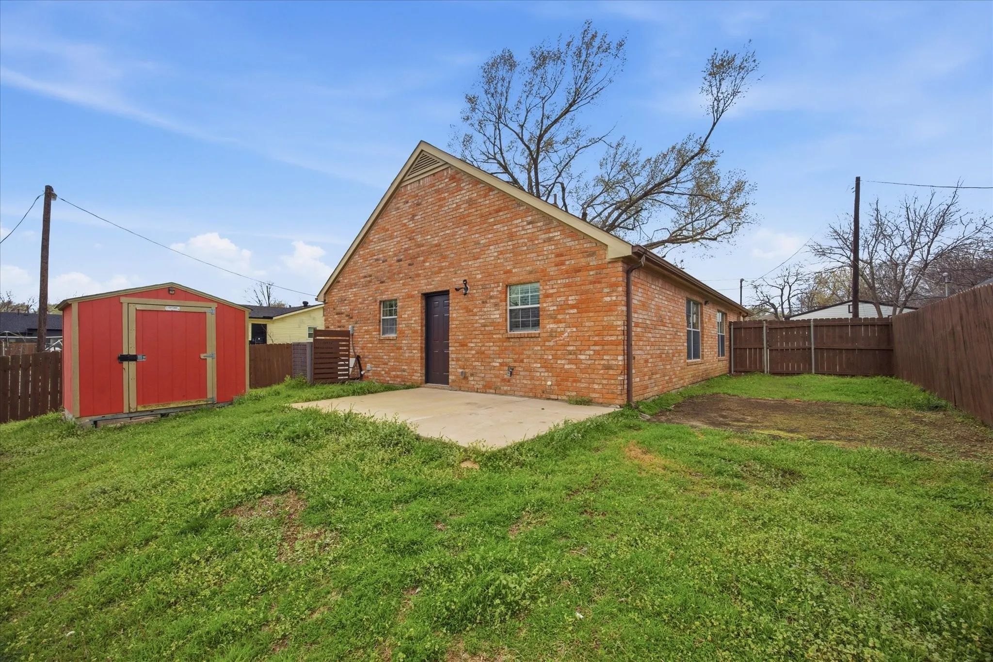 Single Family Residence For Sale in Rockwall County , 709 Sherman Street, Rockwall, Texas 75087, 3 Bedroom, 2 Bathroom, Garage spaces, 1,458 Sqft, built in 2007, Preowned, mls#21200697, Real Estate Agent in Rockwall, Homes For Sale in Rockwall county, Homes For Sale in Rockwall, Realtor in Rockwall Texas, Real Estate Brokerage Independent Realty Texas, Luminita Cordes Realtor