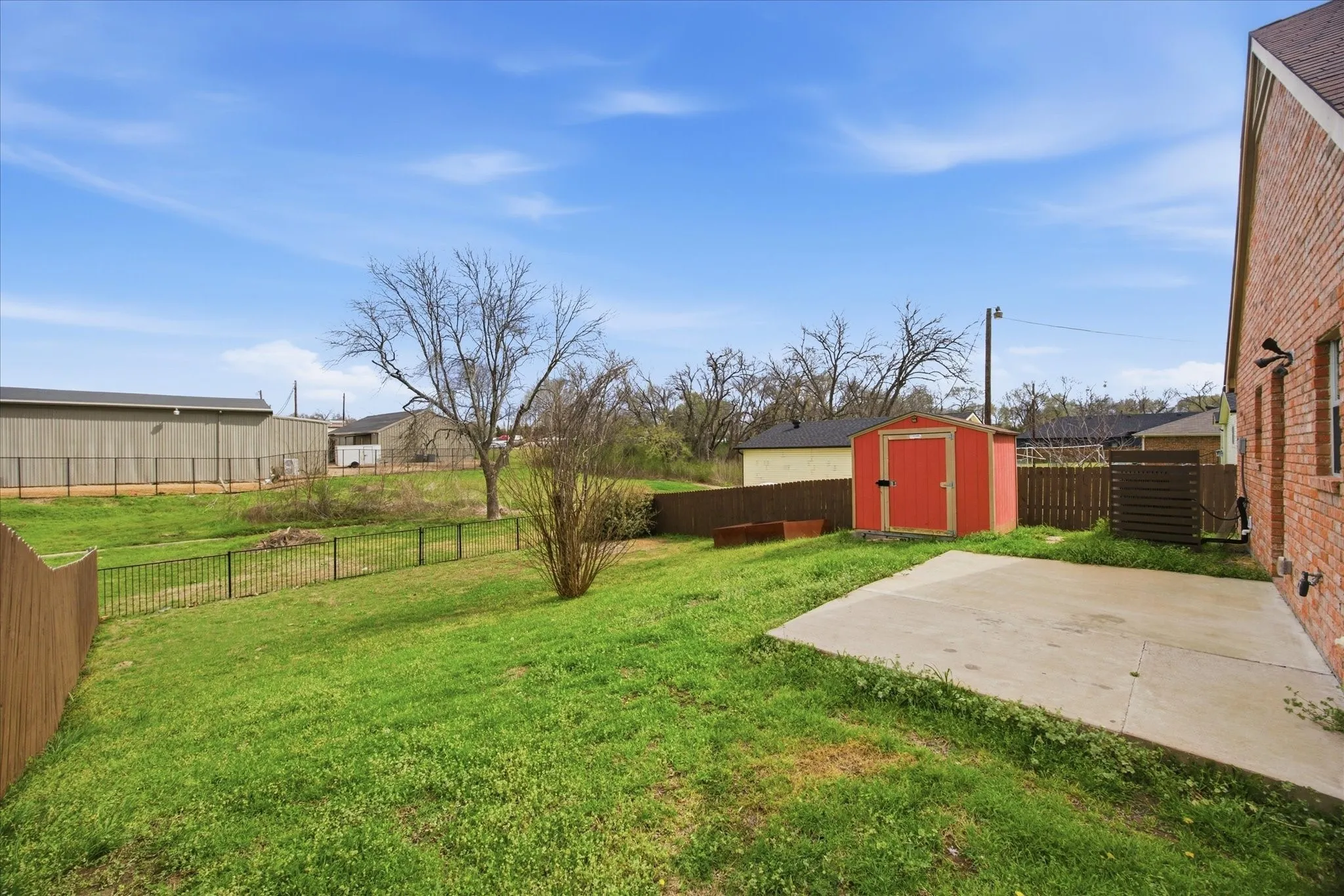 Single Family Residence For Sale in Rockwall County , 709 Sherman Street, Rockwall, Texas 75087, 3 Bedroom, 2 Bathroom, Garage spaces, 1,458 Sqft, built in 2007, Preowned, mls#21200697, Real Estate Agent in Rockwall, Homes For Sale in Rockwall county, Homes For Sale in Rockwall, Realtor in Rockwall Texas, Real Estate Brokerage Independent Realty Texas, Luminita Cordes Realtor