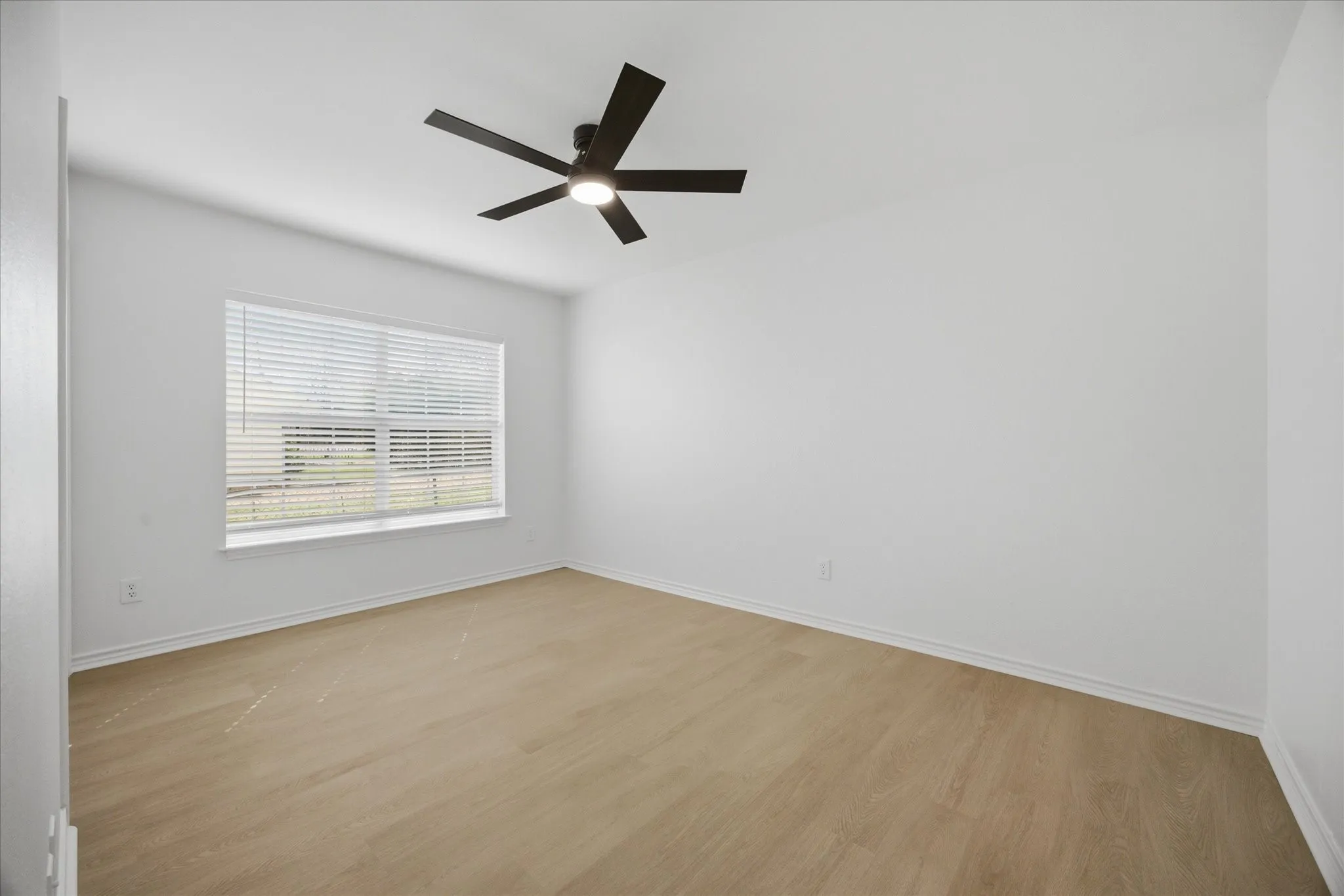 Single Family Residence For Sale in Rockwall County , 709 Sherman Street, Rockwall, Texas 75087, 3 Bedroom, 2 Bathroom, Garage spaces, 1,458 Sqft, built in 2007, Preowned, mls#21200697, Real Estate Agent in Rockwall, Homes For Sale in Rockwall county, Homes For Sale in Rockwall, Realtor in Rockwall Texas, Real Estate Brokerage Independent Realty Texas, Luminita Cordes Realtor