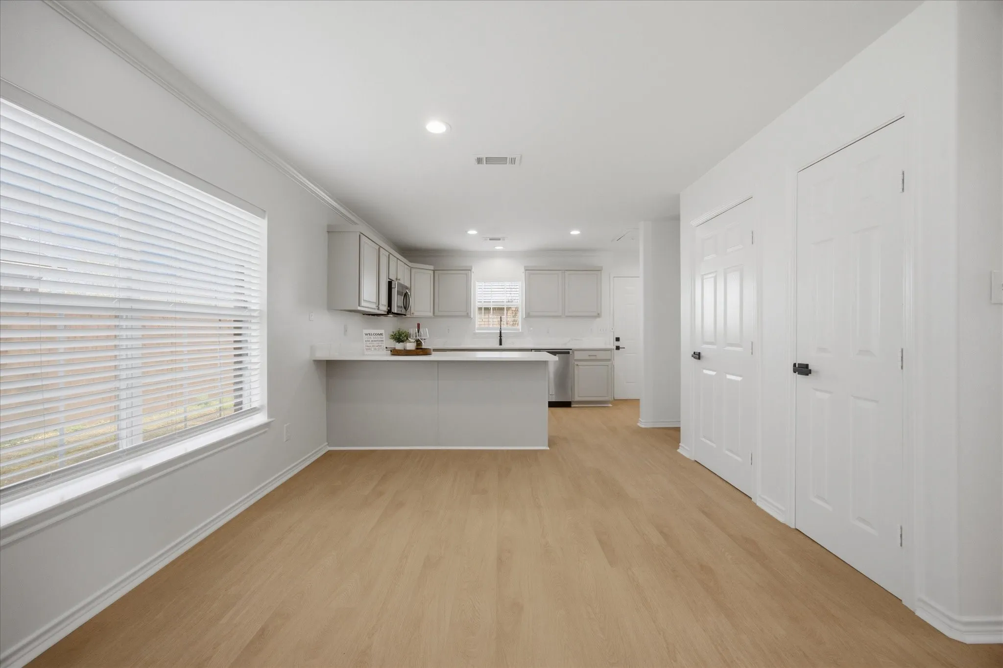 Single Family Residence For Sale in Rockwall County , 709 Sherman Street, Rockwall, Texas 75087, 3 Bedroom, 2 Bathroom, Garage spaces, 1,458 Sqft, built in 2007, Preowned, mls#21200697, Real Estate Agent in Rockwall, Homes For Sale in Rockwall county, Homes For Sale in Rockwall, Realtor in Rockwall Texas, Real Estate Brokerage Independent Realty Texas, Luminita Cordes Realtor
