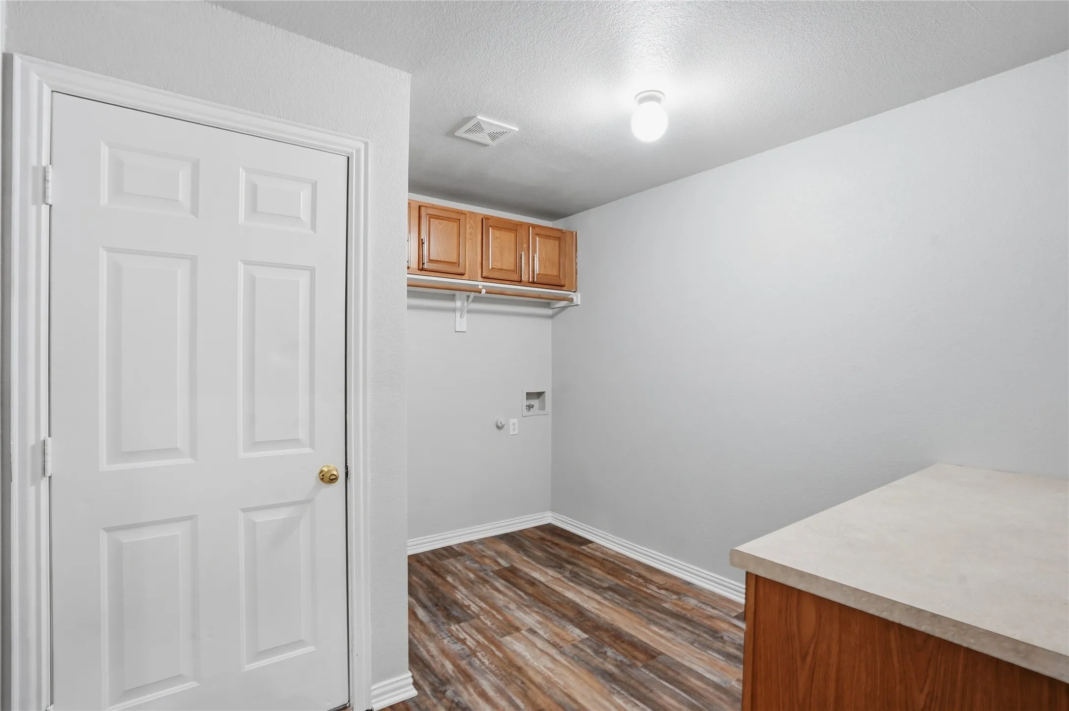 Single Family Residence For Sale in Tarrant County , 500 Surry Court, Saginaw, Texas 76179, 3 Bedroom, 2 Bathroom, 2 Garage spaces, 2,957 Sqft, built in 2002, mls#21201476, Real Estate Agent in Saginaw, Homes For Sale in Tarrant county, Homes For Sale in Saginaw, Realtor in Saginaw Texas, Real Estate Brokerage Independent Realty Texas, Luminita Cordes Realtor