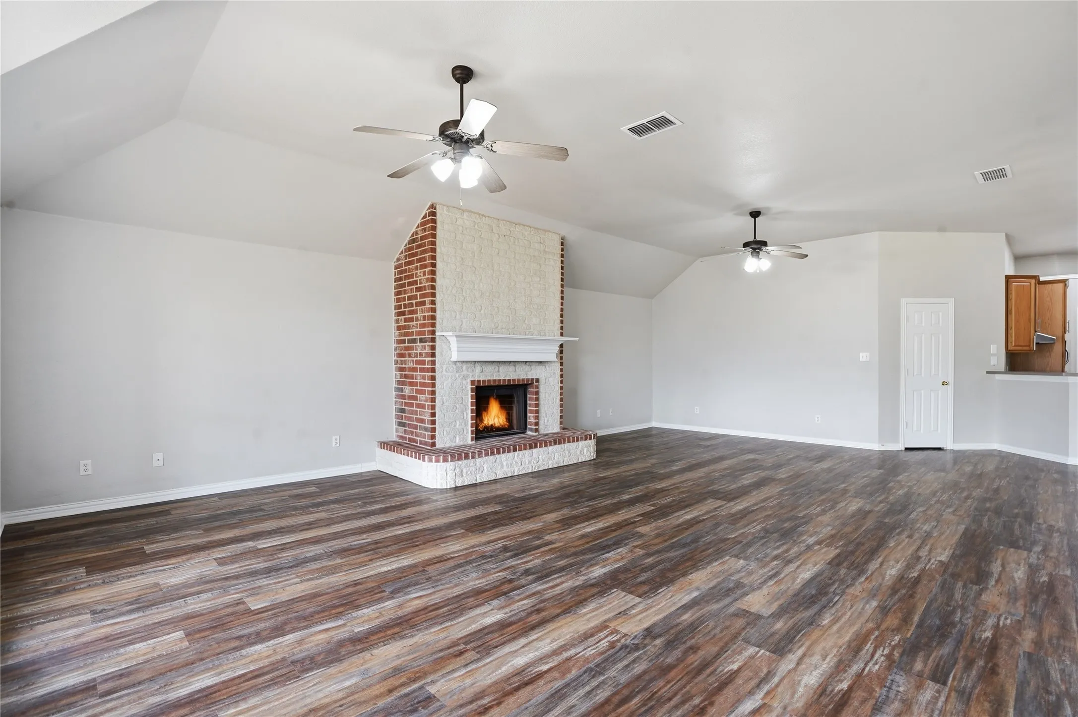 Single Family Residence For Sale in Tarrant County , 500 Surry Court, Saginaw, Texas 76179, 3 Bedroom, 2 Bathroom, 2 Garage spaces, 2,957 Sqft, built in 2002, mls#21201476, Real Estate Agent in Saginaw, Homes For Sale in Tarrant county, Homes For Sale in Saginaw, Realtor in Saginaw Texas, Real Estate Brokerage Independent Realty Texas, Luminita Cordes Realtor