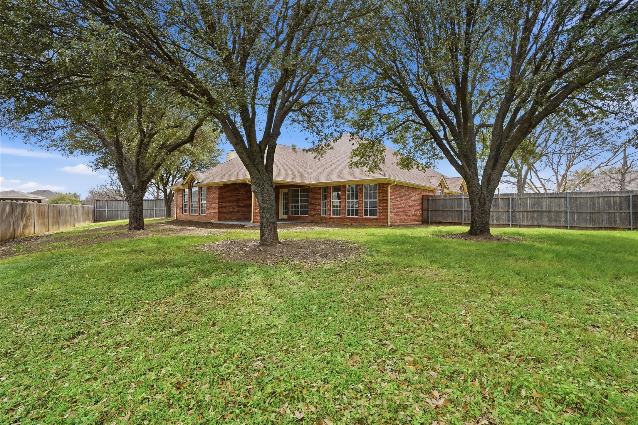 Single Family Residence For Sale in Tarrant County , 500 Surry Court, Saginaw, Texas 76179, 3 Bedroom, 2 Bathroom, 2 Garage spaces, 2,957 Sqft, built in 2002, mls#21201476, Real Estate Agent in Saginaw, Homes For Sale in Tarrant county, Homes For Sale in Saginaw, Realtor in Saginaw Texas, Real Estate Brokerage Independent Realty Texas, Luminita Cordes Realtor
