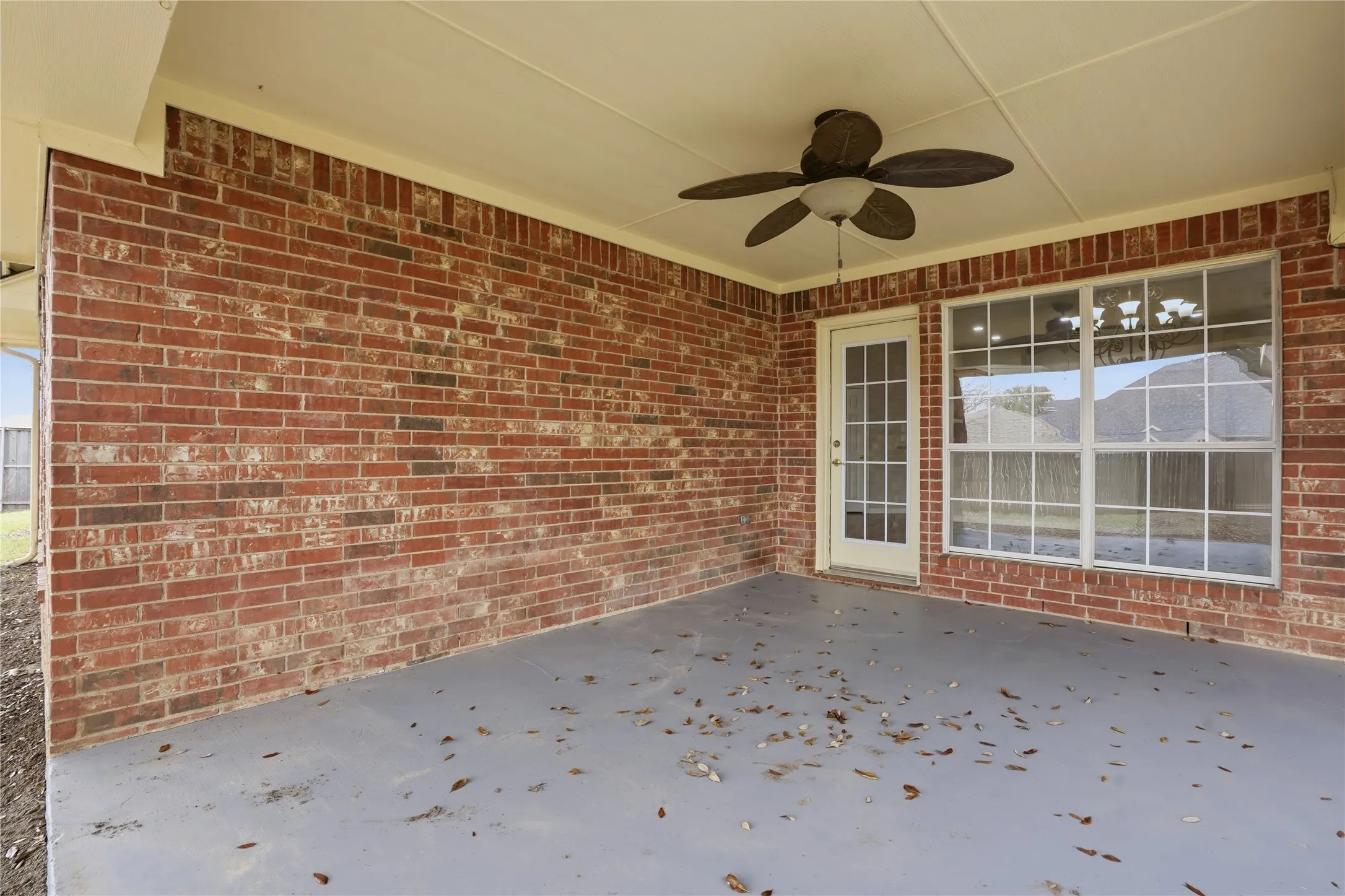 Single Family Residence For Sale in Tarrant County , 500 Surry Court, Saginaw, Texas 76179, 3 Bedroom, 2 Bathroom, 2 Garage spaces, 2,957 Sqft, built in 2002, mls#21201476, Real Estate Agent in Saginaw, Homes For Sale in Tarrant county, Homes For Sale in Saginaw, Realtor in Saginaw Texas, Real Estate Brokerage Independent Realty Texas, Luminita Cordes Realtor