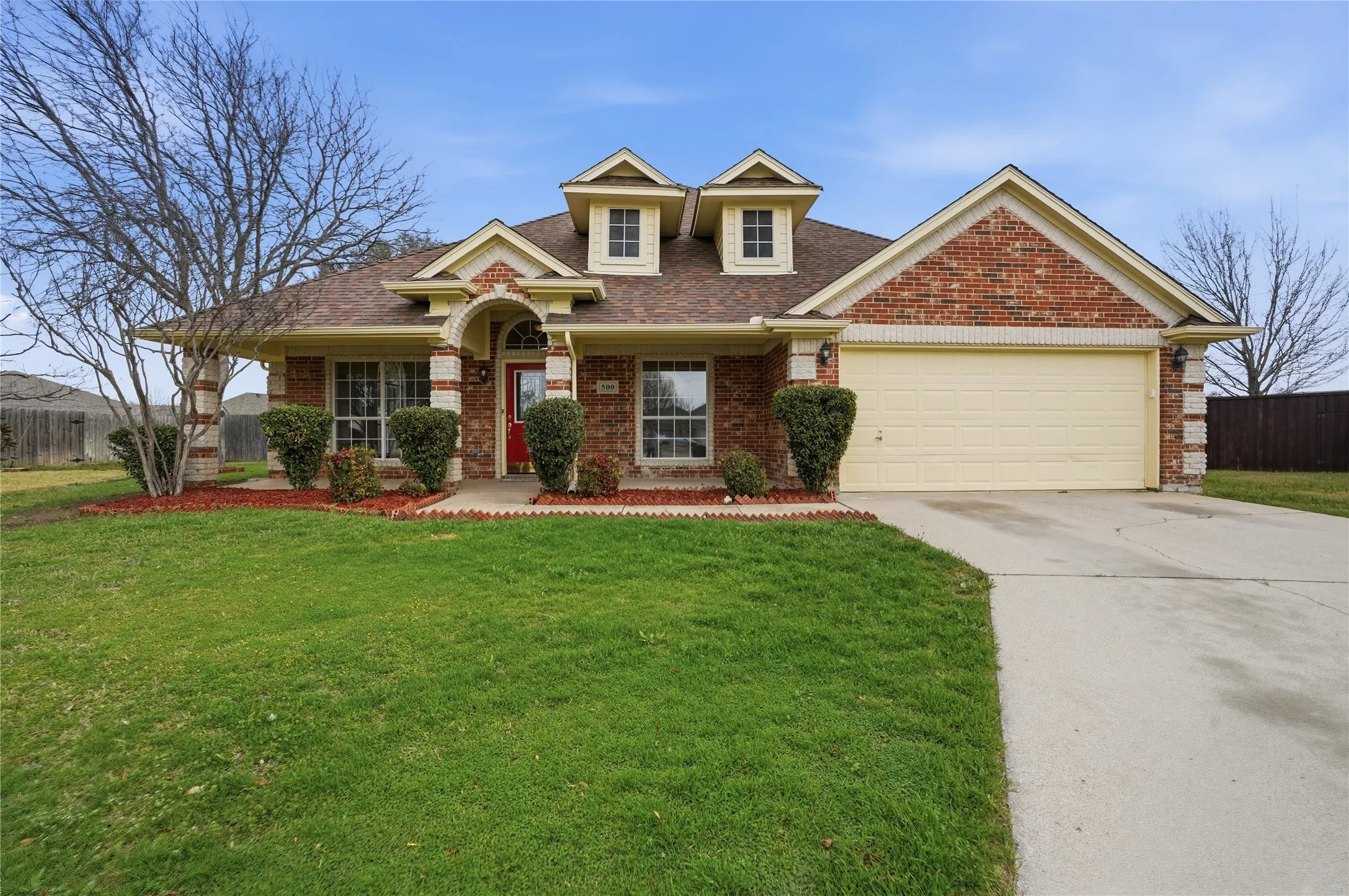 Single Family Residence For Sale in Tarrant County , 500 Surry Court, Saginaw, Texas 76179, 3 Bedroom, 2 Bathroom, 2 Garage spaces, 2,957 Sqft, built in 2002, mls#21201476, Real Estate Agent in Saginaw, Homes For Sale in Tarrant county, Homes For Sale in Saginaw, Realtor in Saginaw Texas, Real Estate Brokerage Independent Realty Texas, Luminita Cordes Realtor
