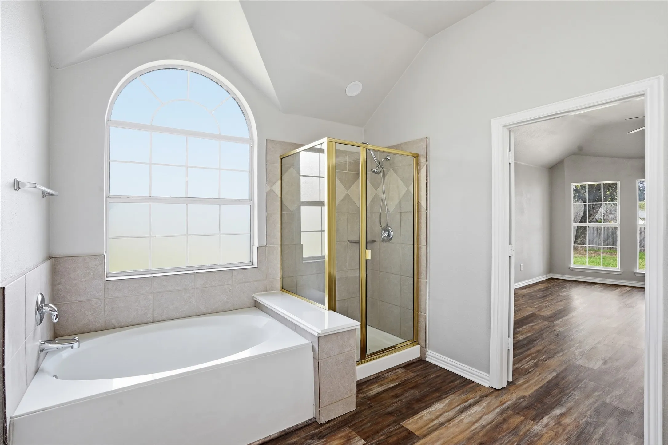 Single Family Residence For Sale in Tarrant County , 500 Surry Court, Saginaw, Texas 76179, 3 Bedroom, 2 Bathroom, 2 Garage spaces, 2,957 Sqft, built in 2002, mls#21201476, Real Estate Agent in Saginaw, Homes For Sale in Tarrant county, Homes For Sale in Saginaw, Realtor in Saginaw Texas, Real Estate Brokerage Independent Realty Texas, Luminita Cordes Realtor