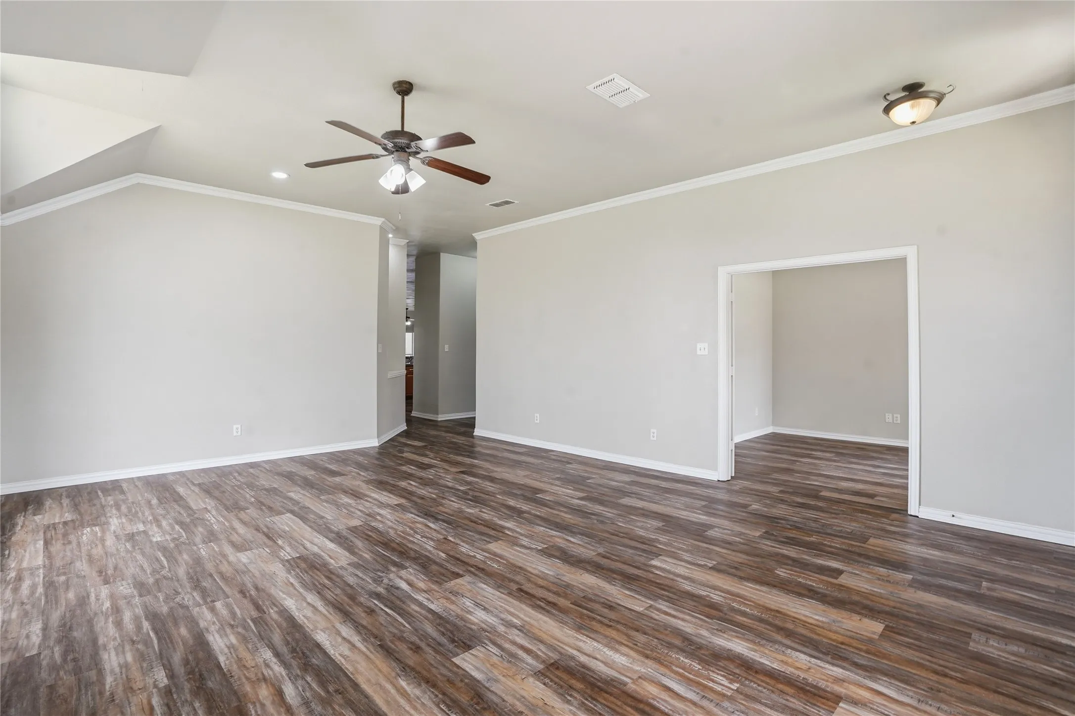 Single Family Residence For Sale in Tarrant County , 500 Surry Court, Saginaw, Texas 76179, 3 Bedroom, 2 Bathroom, 2 Garage spaces, 2,957 Sqft, built in 2002, mls#21201476, Real Estate Agent in Saginaw, Homes For Sale in Tarrant county, Homes For Sale in Saginaw, Realtor in Saginaw Texas, Real Estate Brokerage Independent Realty Texas, Luminita Cordes Realtor
