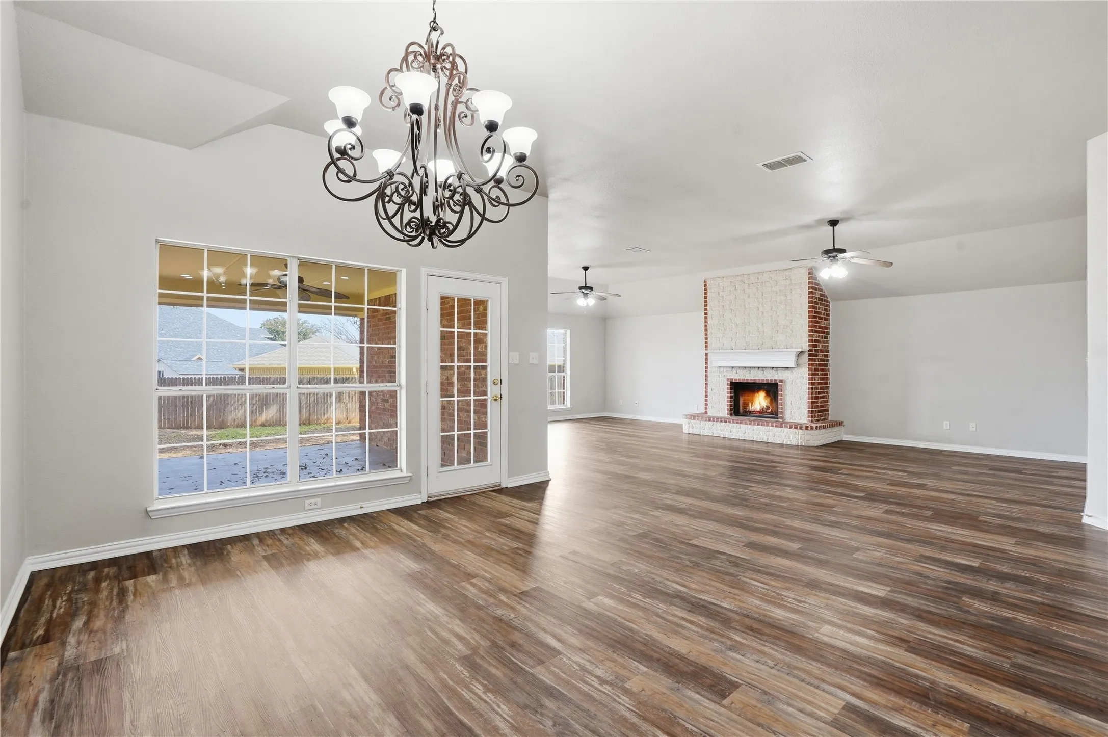 Single Family Residence For Sale in Tarrant County , 500 Surry Court, Saginaw, Texas 76179, 3 Bedroom, 2 Bathroom, 2 Garage spaces, 2,957 Sqft, built in 2002, mls#21201476, Real Estate Agent in Saginaw, Homes For Sale in Tarrant county, Homes For Sale in Saginaw, Realtor in Saginaw Texas, Real Estate Brokerage Independent Realty Texas, Luminita Cordes Realtor