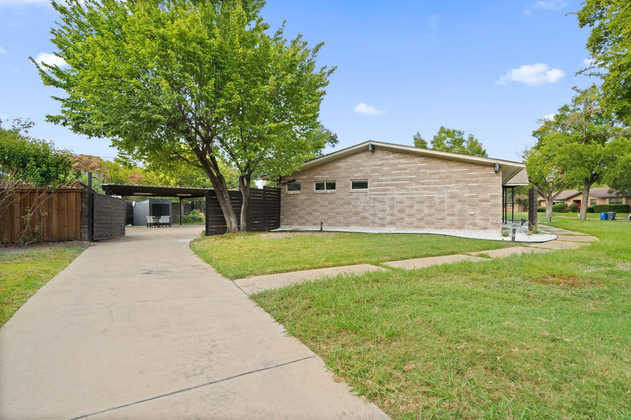 Single Family Residence For Sale in Dallas County , 3427 Saint Cloud Circle, Dallas, Texas 75229, 4 Bedroom, 3 Bathroom, Garage spaces, 2,609 Sqft, built in 1959, mls#21201461, Real Estate Agent in Dallas, Homes For Sale in Dallas county, Homes For Sale in Dallas, Realtor in Dallas Texas, Real Estate Brokerage Independent Realty Texas, Luminita Cordes Realtor