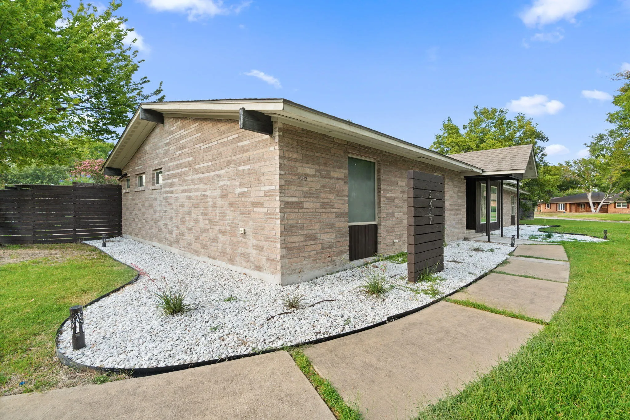 Single Family Residence For Sale in Dallas County , 3427 Saint Cloud Circle, Dallas, Texas 75229, 4 Bedroom, 3 Bathroom, Garage spaces, 2,609 Sqft, built in 1959, mls#21201461, Real Estate Agent in Dallas, Homes For Sale in Dallas county, Homes For Sale in Dallas, Realtor in Dallas Texas, Real Estate Brokerage Independent Realty Texas, Luminita Cordes Realtor