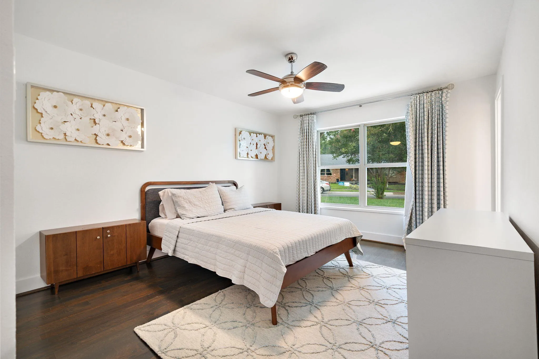 Single Family Residence For Sale in Dallas County , 3427 Saint Cloud Circle, Dallas, Texas 75229, 4 Bedroom, 3 Bathroom, Garage spaces, 2,609 Sqft, built in 1959, mls#21201461, Real Estate Agent in Dallas, Homes For Sale in Dallas county, Homes For Sale in Dallas, Realtor in Dallas Texas, Real Estate Brokerage Independent Realty Texas, Luminita Cordes Realtor