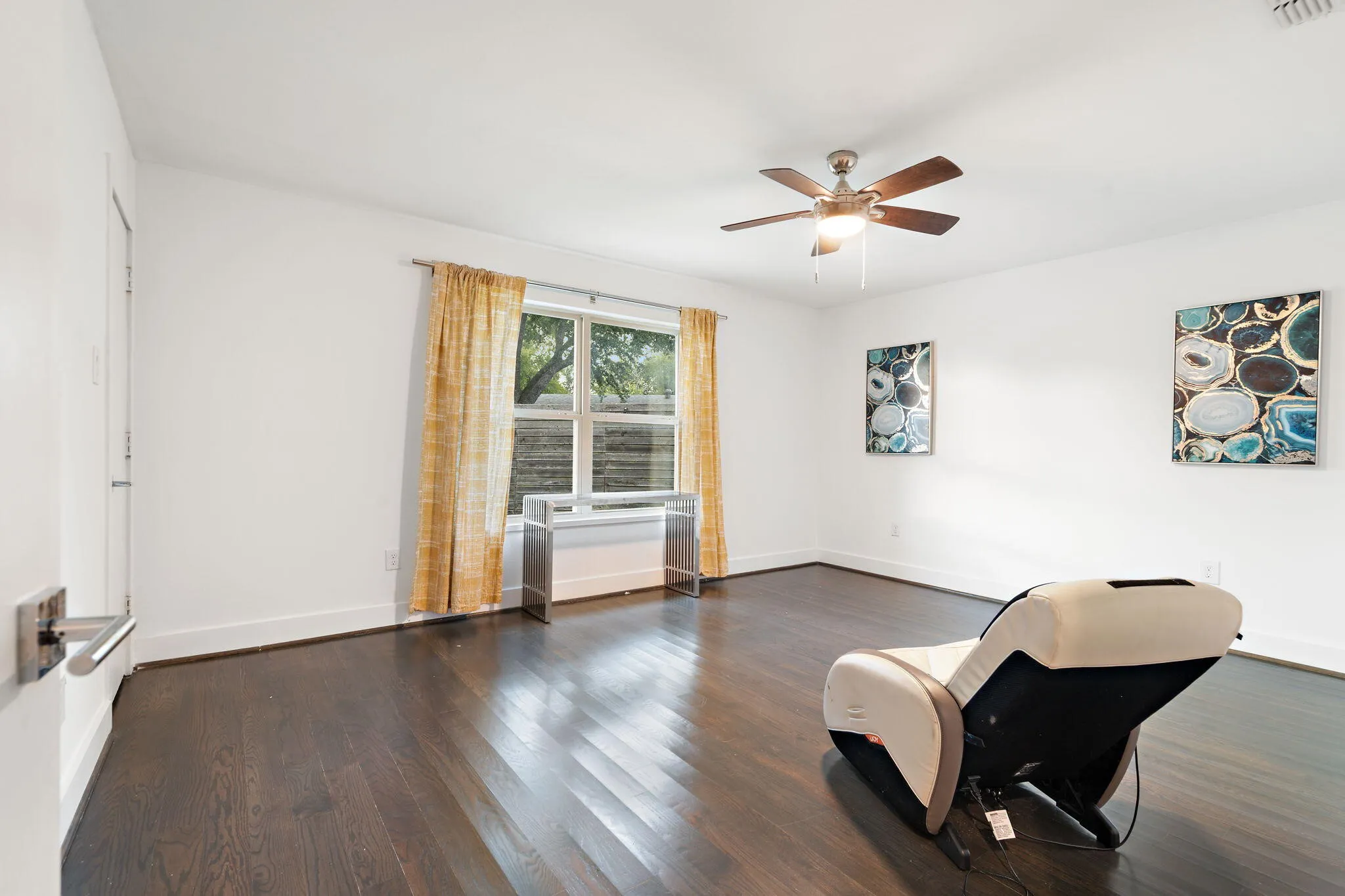 Single Family Residence For Sale in Dallas County , 3427 Saint Cloud Circle, Dallas, Texas 75229, 4 Bedroom, 3 Bathroom, Garage spaces, 2,609 Sqft, built in 1959, mls#21201461, Real Estate Agent in Dallas, Homes For Sale in Dallas county, Homes For Sale in Dallas, Realtor in Dallas Texas, Real Estate Brokerage Independent Realty Texas, Luminita Cordes Realtor