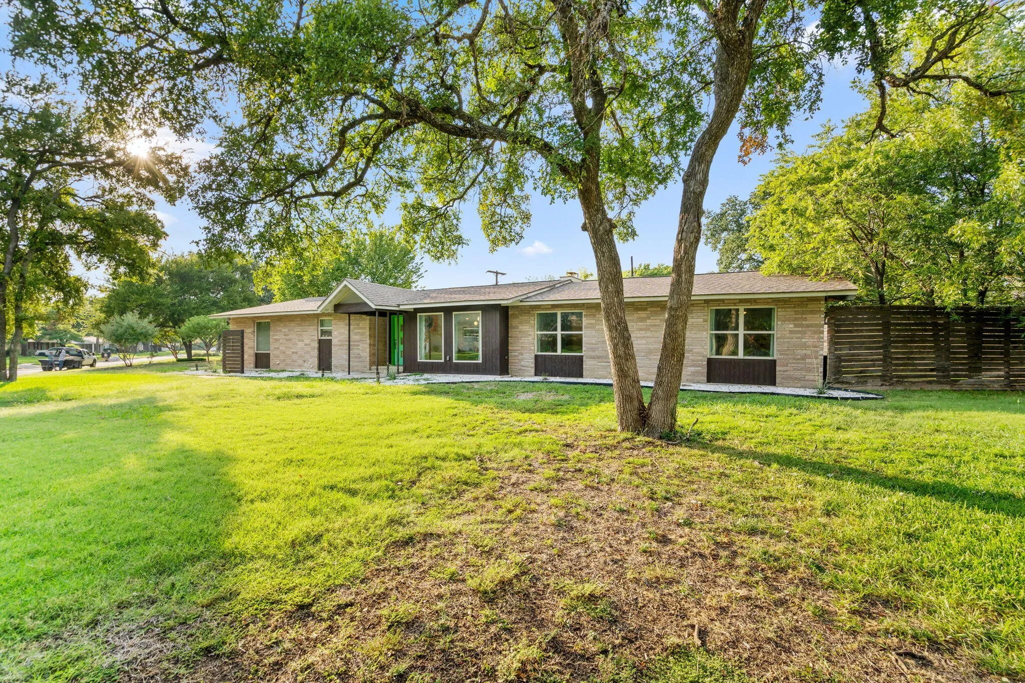 Single Family Residence For Sale in Dallas County , 3427 Saint Cloud Circle, Dallas, Texas 75229, 4 Bedroom, 3 Bathroom, Garage spaces, 2,609 Sqft, built in 1959, mls#21201461, Real Estate Agent in Dallas, Homes For Sale in Dallas county, Homes For Sale in Dallas, Realtor in Dallas Texas, Real Estate Brokerage Independent Realty Texas, Luminita Cordes Realtor