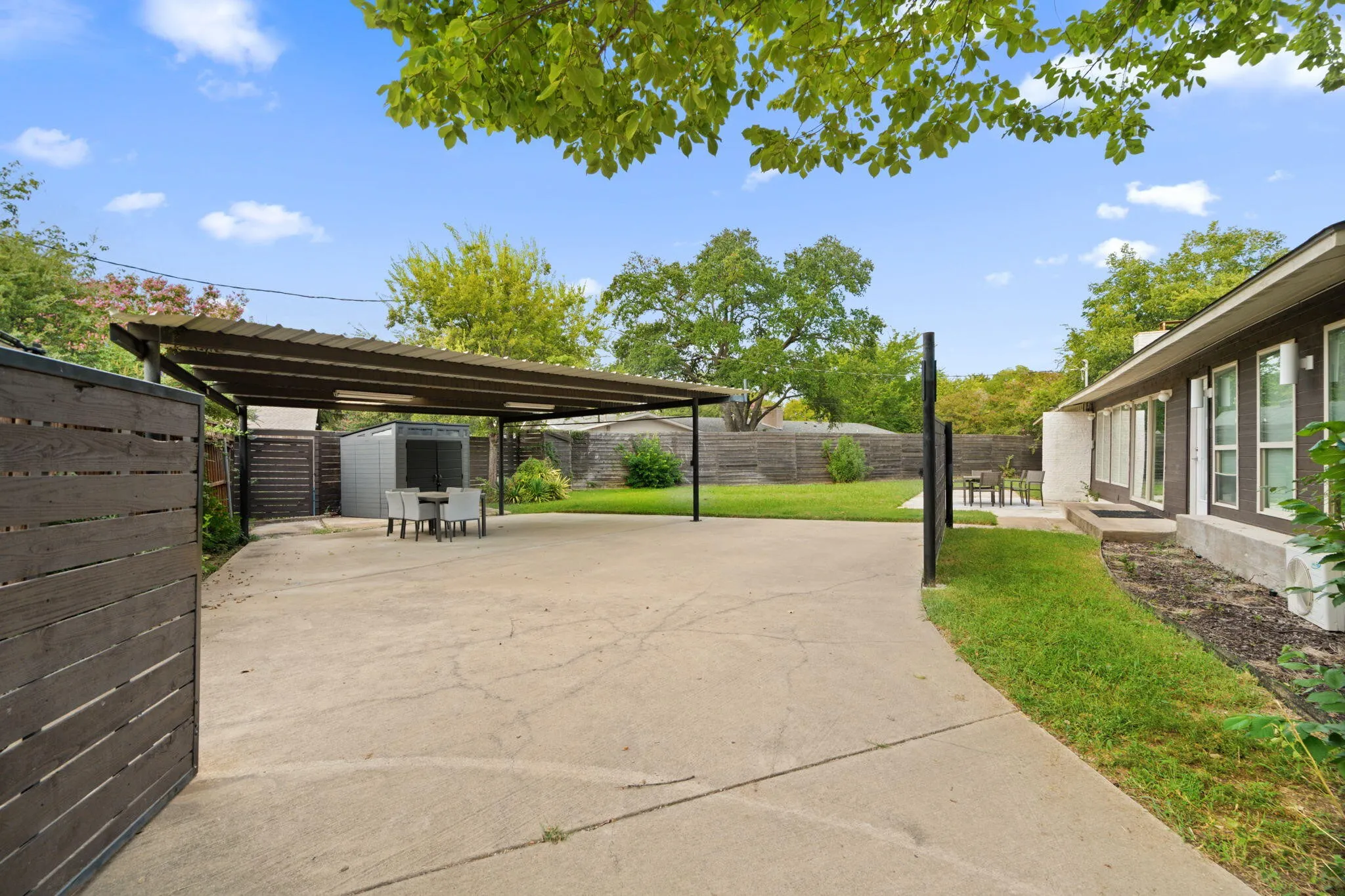 Single Family Residence For Sale in Dallas County , 3427 Saint Cloud Circle, Dallas, Texas 75229, 4 Bedroom, 3 Bathroom, Garage spaces, 2,609 Sqft, built in 1959, mls#21201461, Real Estate Agent in Dallas, Homes For Sale in Dallas county, Homes For Sale in Dallas, Realtor in Dallas Texas, Real Estate Brokerage Independent Realty Texas, Luminita Cordes Realtor
