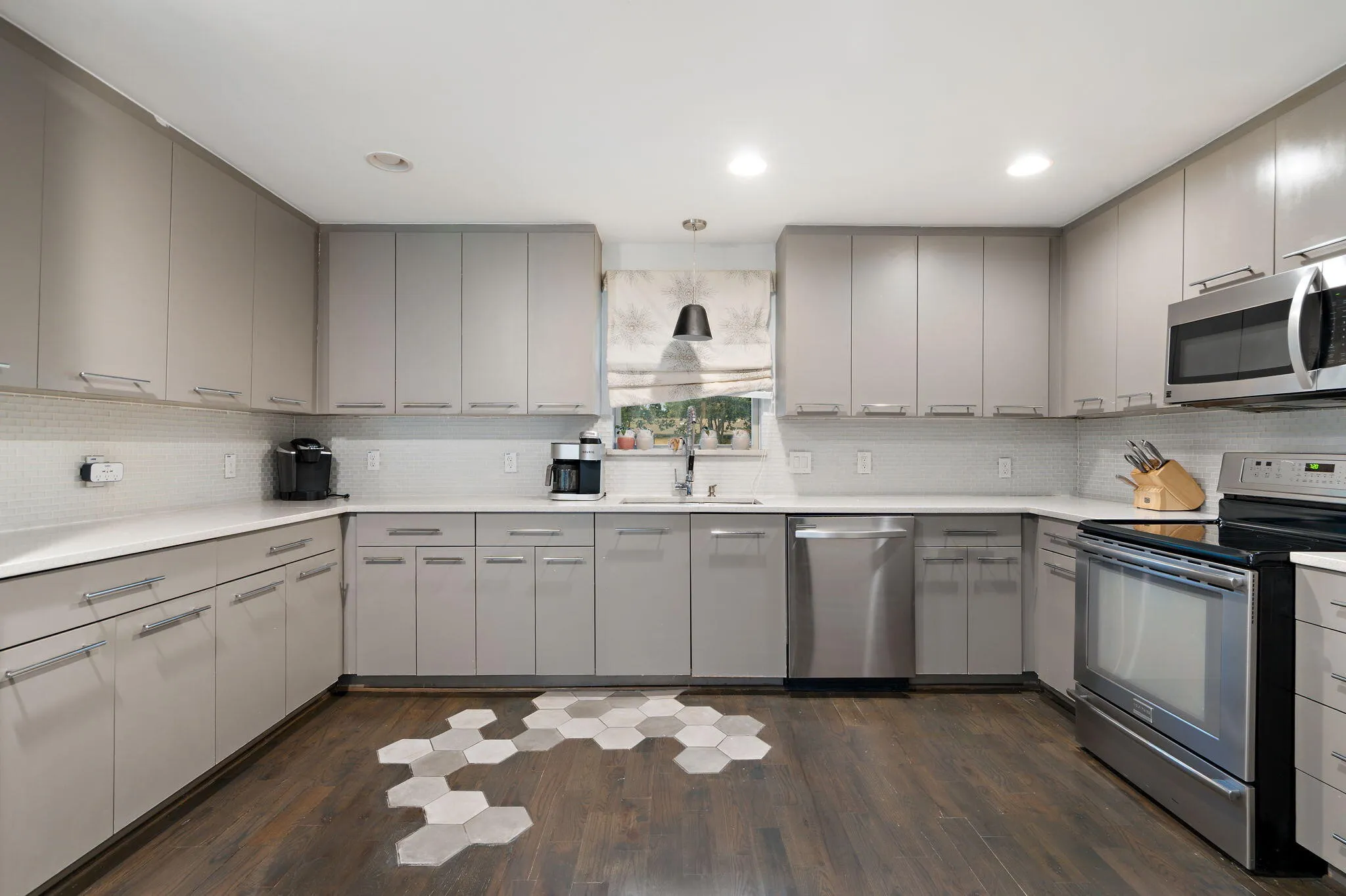 Single Family Residence For Sale in Dallas County , 3427 Saint Cloud Circle, Dallas, Texas 75229, 4 Bedroom, 3 Bathroom, Garage spaces, 2,609 Sqft, built in 1959, mls#21201461, Real Estate Agent in Dallas, Homes For Sale in Dallas county, Homes For Sale in Dallas, Realtor in Dallas Texas, Real Estate Brokerage Independent Realty Texas, Luminita Cordes Realtor