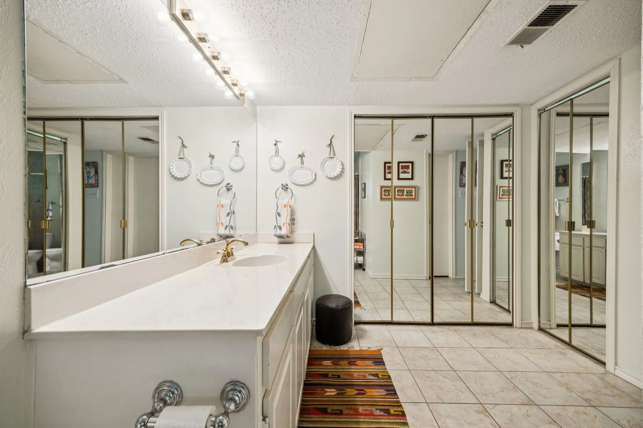 Condominium For Sale in Dallas County , 9222 Church Road 108, Dallas, Texas 75231, 2 Bedroom, 2 Bathroom, 1 Garage spaces, 1,379 Sqft, built in 1983, mls#21200648, Real Estate Agent in Dallas, Homes For Sale in Dallas county, Homes For Sale in Dallas, Realtor in Dallas Texas, Real Estate Brokerage Independent Realty Texas, Luminita Cordes Realtor