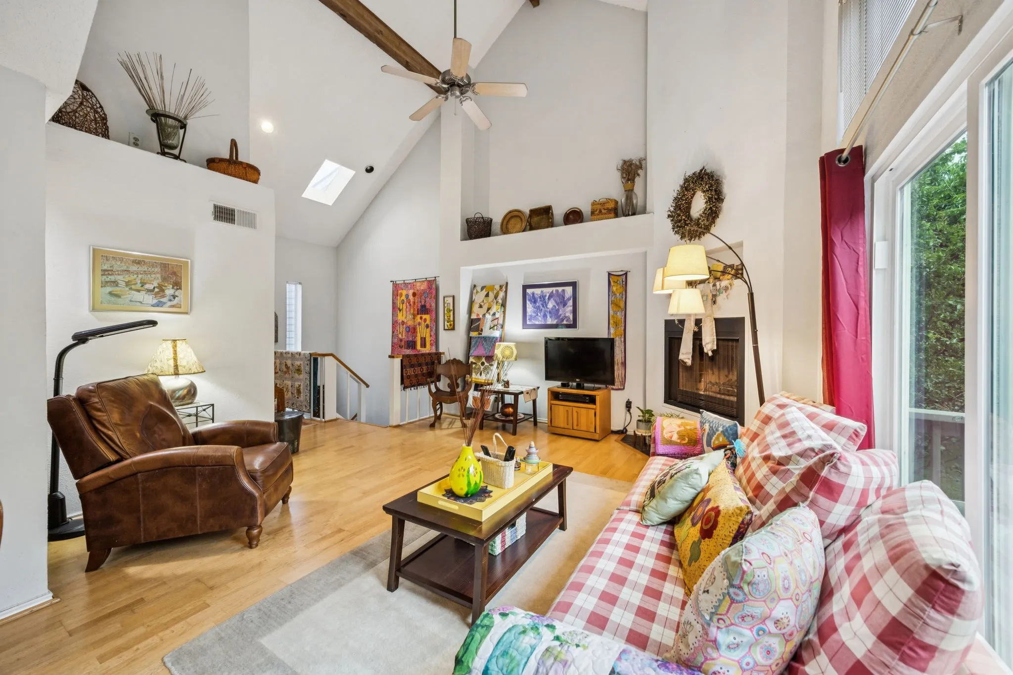 Condominium For Sale in Dallas County , 9222 Church Road 108, Dallas, Texas 75231, 2 Bedroom, 2 Bathroom, 1 Garage spaces, 1,379 Sqft, built in 1983, mls#21200648, Real Estate Agent in Dallas, Homes For Sale in Dallas county, Homes For Sale in Dallas, Realtor in Dallas Texas, Real Estate Brokerage Independent Realty Texas, Luminita Cordes Realtor