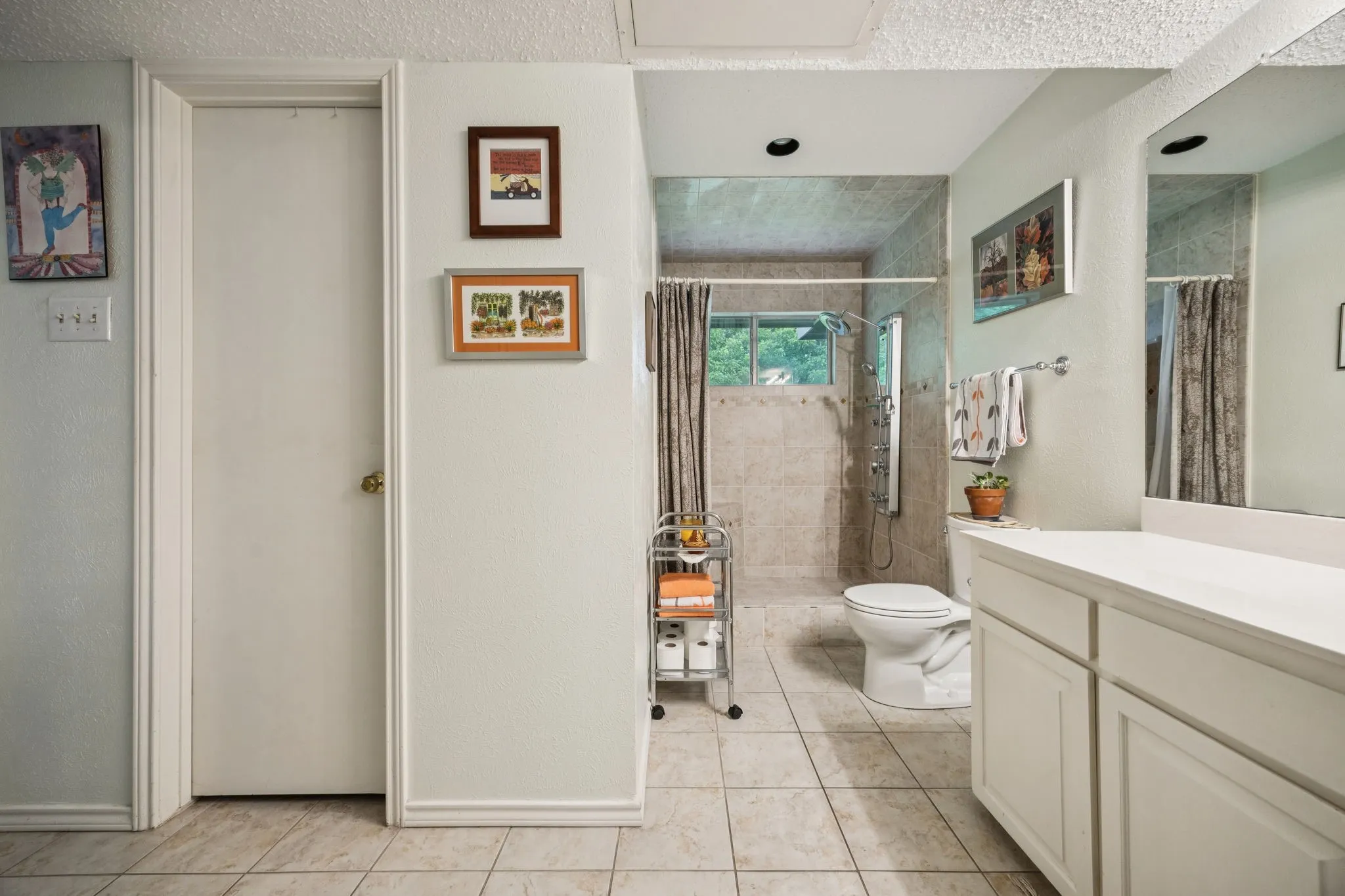 Condominium For Sale in Dallas County , 9222 Church Road 108, Dallas, Texas 75231, 2 Bedroom, 2 Bathroom, 1 Garage spaces, 1,379 Sqft, built in 1983, mls#21200648, Real Estate Agent in Dallas, Homes For Sale in Dallas county, Homes For Sale in Dallas, Realtor in Dallas Texas, Real Estate Brokerage Independent Realty Texas, Luminita Cordes Realtor