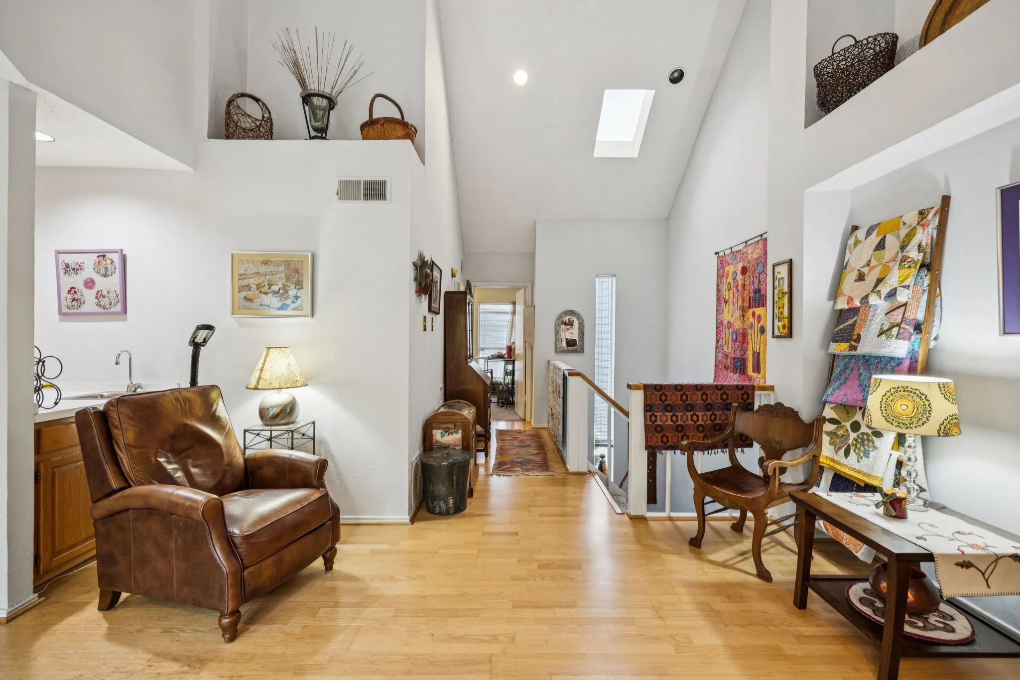Condominium For Sale in Dallas County , 9222 Church Road 108, Dallas, Texas 75231, 2 Bedroom, 2 Bathroom, 1 Garage spaces, 1,379 Sqft, built in 1983, mls#21200648, Real Estate Agent in Dallas, Homes For Sale in Dallas county, Homes For Sale in Dallas, Realtor in Dallas Texas, Real Estate Brokerage Independent Realty Texas, Luminita Cordes Realtor