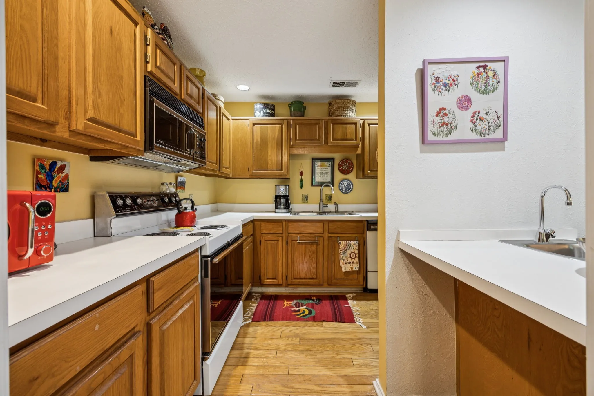Condominium For Sale in Dallas County , 9222 Church Road 108, Dallas, Texas 75231, 2 Bedroom, 2 Bathroom, 1 Garage spaces, 1,379 Sqft, built in 1983, mls#21200648, Real Estate Agent in Dallas, Homes For Sale in Dallas county, Homes For Sale in Dallas, Realtor in Dallas Texas, Real Estate Brokerage Independent Realty Texas, Luminita Cordes Realtor