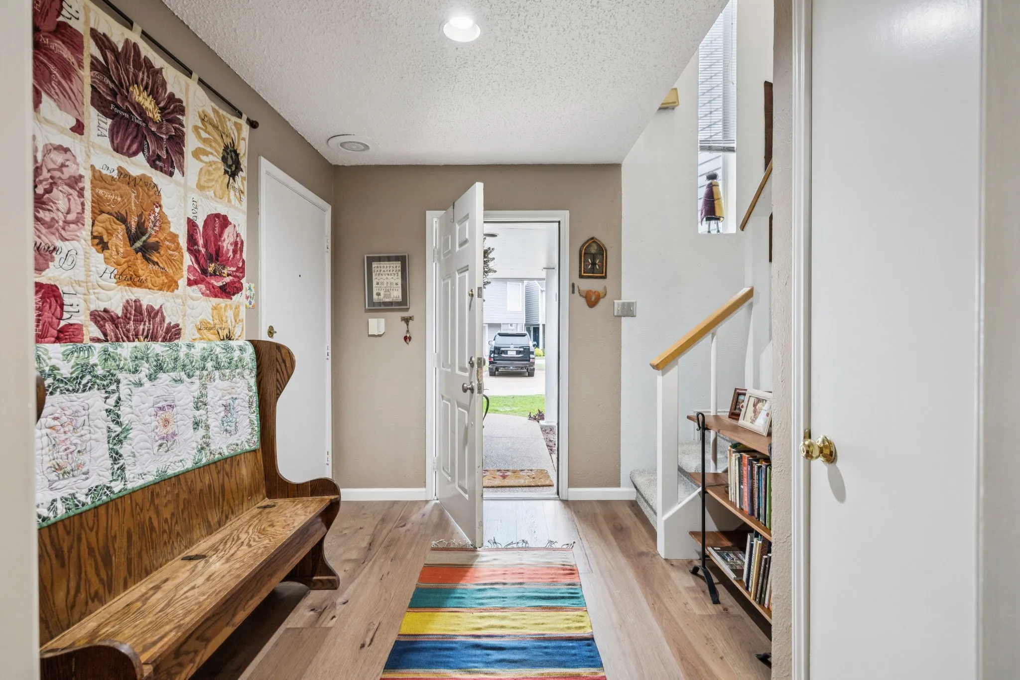 Condominium For Sale in Dallas County , 9222 Church Road 108, Dallas, Texas 75231, 2 Bedroom, 2 Bathroom, 1 Garage spaces, 1,379 Sqft, built in 1983, mls#21200648, Real Estate Agent in Dallas, Homes For Sale in Dallas county, Homes For Sale in Dallas, Realtor in Dallas Texas, Real Estate Brokerage Independent Realty Texas, Luminita Cordes Realtor