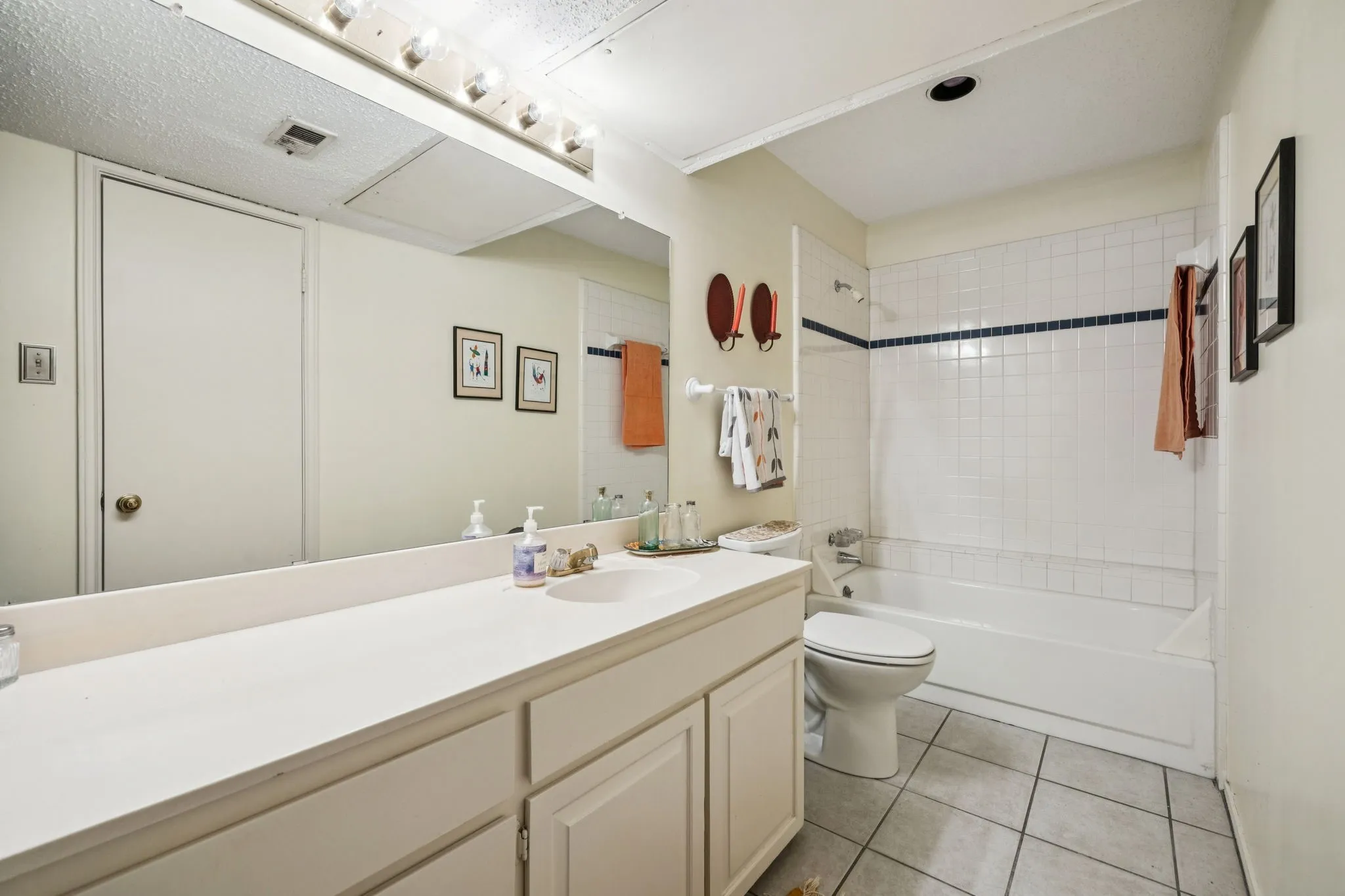 Condominium For Sale in Dallas County , 9222 Church Road 108, Dallas, Texas 75231, 2 Bedroom, 2 Bathroom, 1 Garage spaces, 1,379 Sqft, built in 1983, mls#21200648, Real Estate Agent in Dallas, Homes For Sale in Dallas county, Homes For Sale in Dallas, Realtor in Dallas Texas, Real Estate Brokerage Independent Realty Texas, Luminita Cordes Realtor