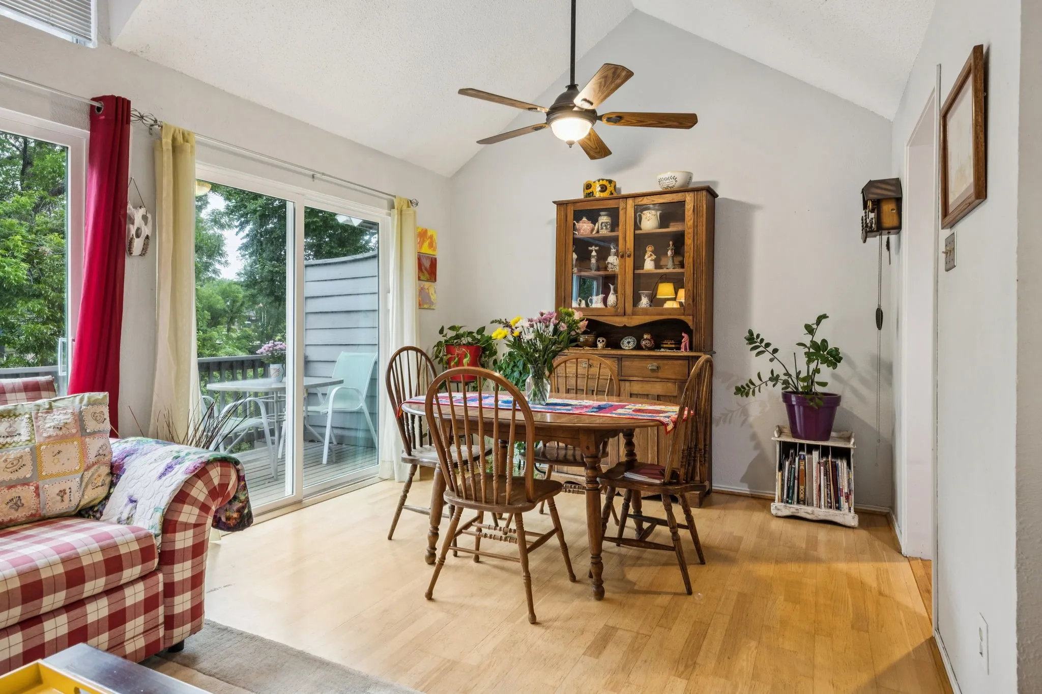 Condominium For Sale in Dallas County , 9222 Church Road 108, Dallas, Texas 75231, 2 Bedroom, 2 Bathroom, 1 Garage spaces, 1,379 Sqft, built in 1983, mls#21200648, Real Estate Agent in Dallas, Homes For Sale in Dallas county, Homes For Sale in Dallas, Realtor in Dallas Texas, Real Estate Brokerage Independent Realty Texas, Luminita Cordes Realtor