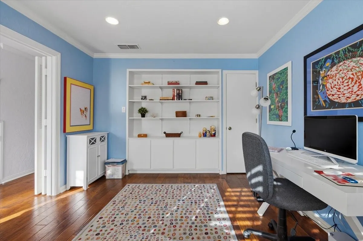 Condominium For Sale in Tarrant County , 1109 Roaring Springs Road 1109, Fort Worth, Texas 76114, 2 Bedroom, 3 Bathroom, Garage spaces, 1,735 Sqft, built in 1970, mls#21189265, Real Estate Agent in Fort Worth, Homes For Sale in Tarrant county, Homes For Sale in Fort Worth, Realtor in Fort Worth Texas, Real Estate Brokerage Independent Realty Texas, Luminita Cordes Realtor