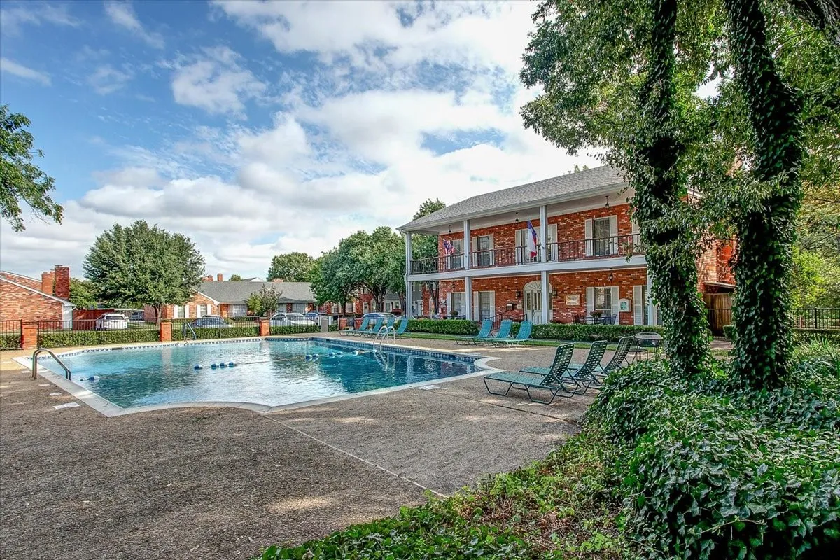 Condominium For Sale in Tarrant County , 1109 Roaring Springs Road 1109, Fort Worth, Texas 76114, 2 Bedroom, 3 Bathroom, Garage spaces, 1,735 Sqft, built in 1970, mls#21189265, Real Estate Agent in Fort Worth, Homes For Sale in Tarrant county, Homes For Sale in Fort Worth, Realtor in Fort Worth Texas, Real Estate Brokerage Independent Realty Texas, Luminita Cordes Realtor
