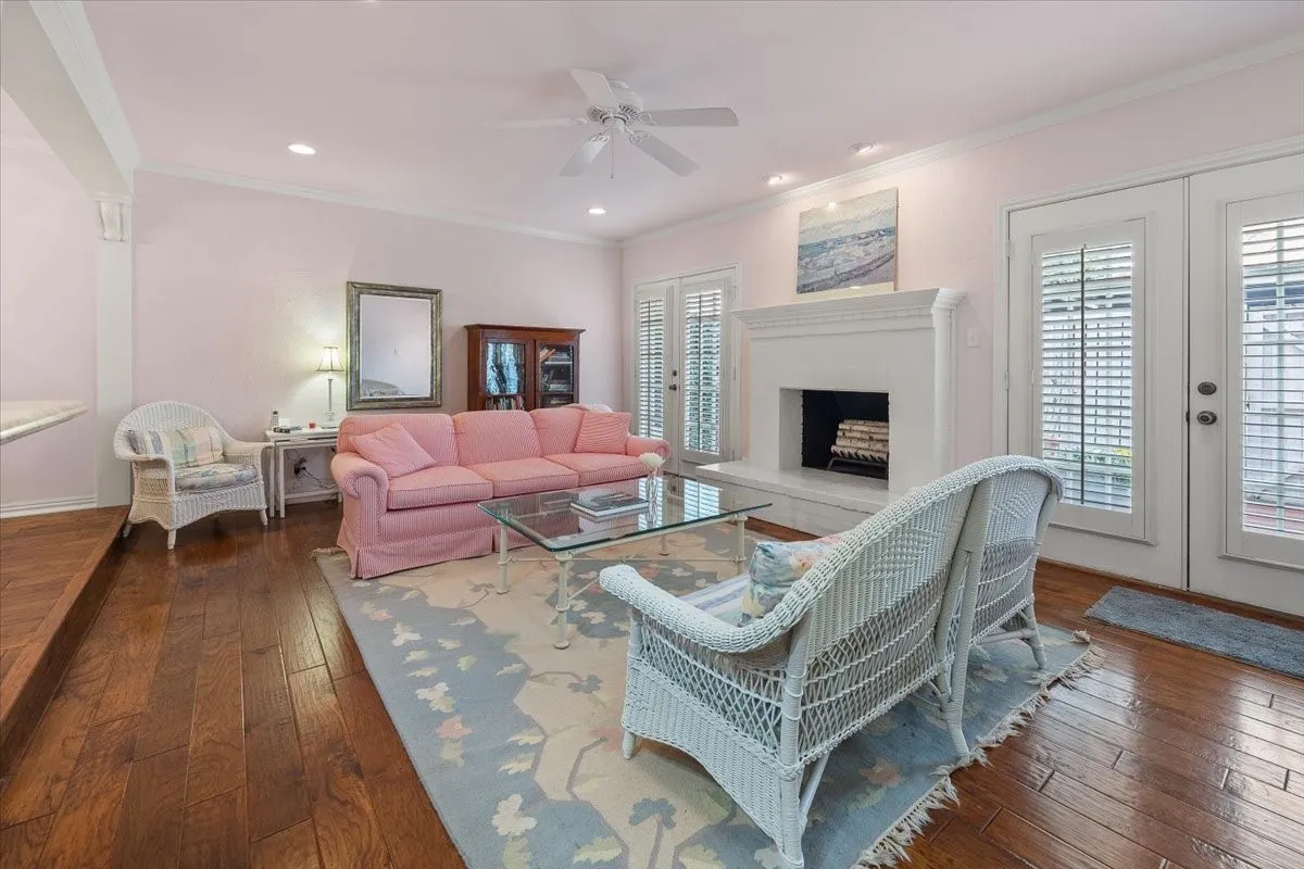 Condominium For Sale in Tarrant County , 1109 Roaring Springs Road 1109, Fort Worth, Texas 76114, 2 Bedroom, 3 Bathroom, Garage spaces, 1,735 Sqft, built in 1970, mls#21189265, Real Estate Agent in Fort Worth, Homes For Sale in Tarrant county, Homes For Sale in Fort Worth, Realtor in Fort Worth Texas, Real Estate Brokerage Independent Realty Texas, Luminita Cordes Realtor