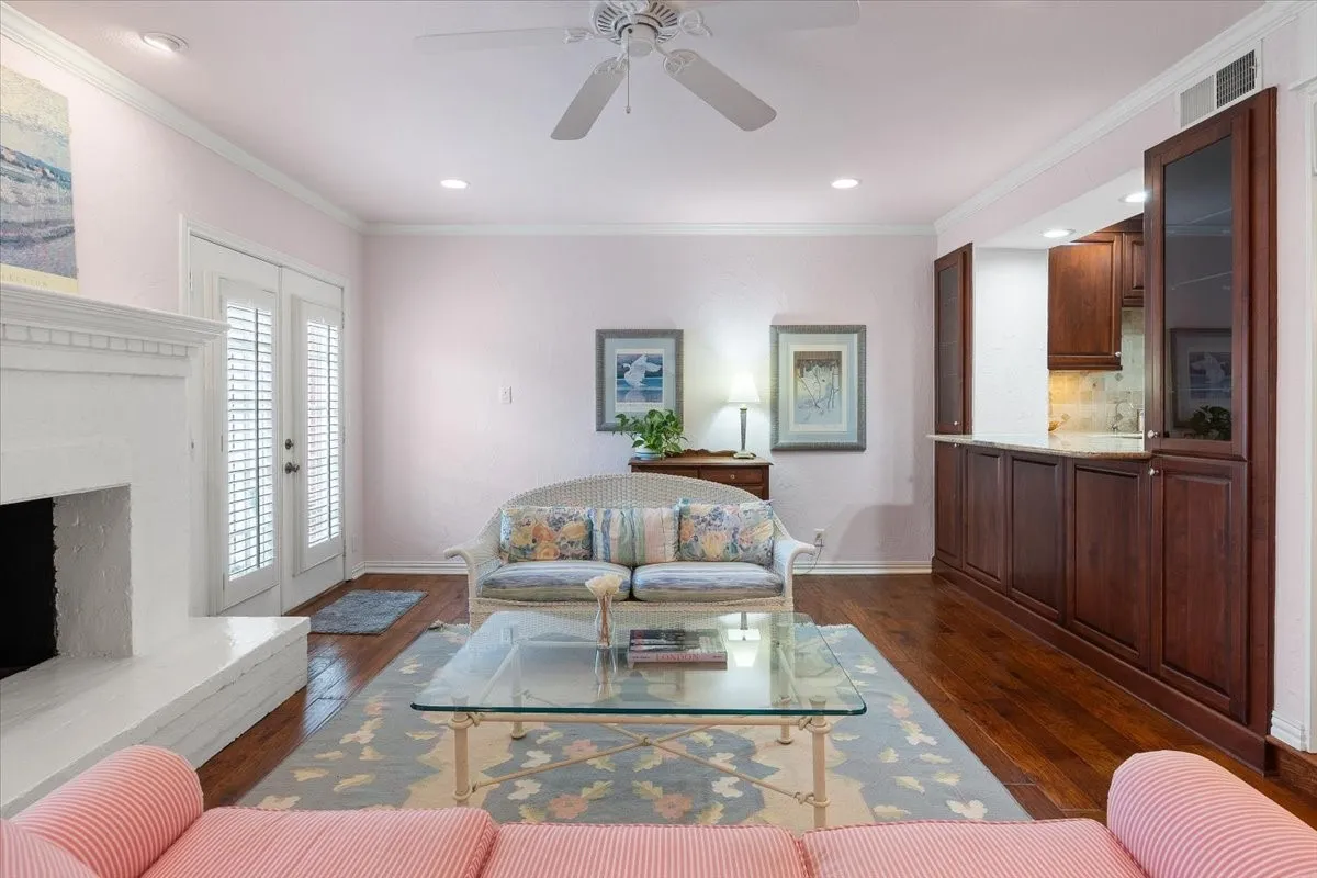 Condominium For Sale in Tarrant County , 1109 Roaring Springs Road 1109, Fort Worth, Texas 76114, 2 Bedroom, 3 Bathroom, Garage spaces, 1,735 Sqft, built in 1970, mls#21189265, Real Estate Agent in Fort Worth, Homes For Sale in Tarrant county, Homes For Sale in Fort Worth, Realtor in Fort Worth Texas, Real Estate Brokerage Independent Realty Texas, Luminita Cordes Realtor