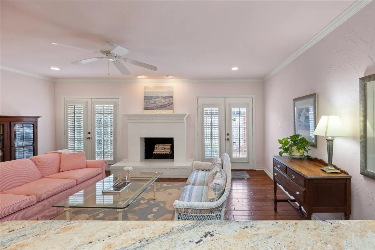Condominium For Sale in Tarrant County , 1109 Roaring Springs Road 1109, Fort Worth, Texas 76114, 2 Bedroom, 3 Bathroom, Garage spaces, 1,735 Sqft, built in 1970, mls#21189265, Real Estate Agent in Fort Worth, Homes For Sale in Tarrant county, Homes For Sale in Fort Worth, Realtor in Fort Worth Texas, Real Estate Brokerage Independent Realty Texas, Luminita Cordes Realtor