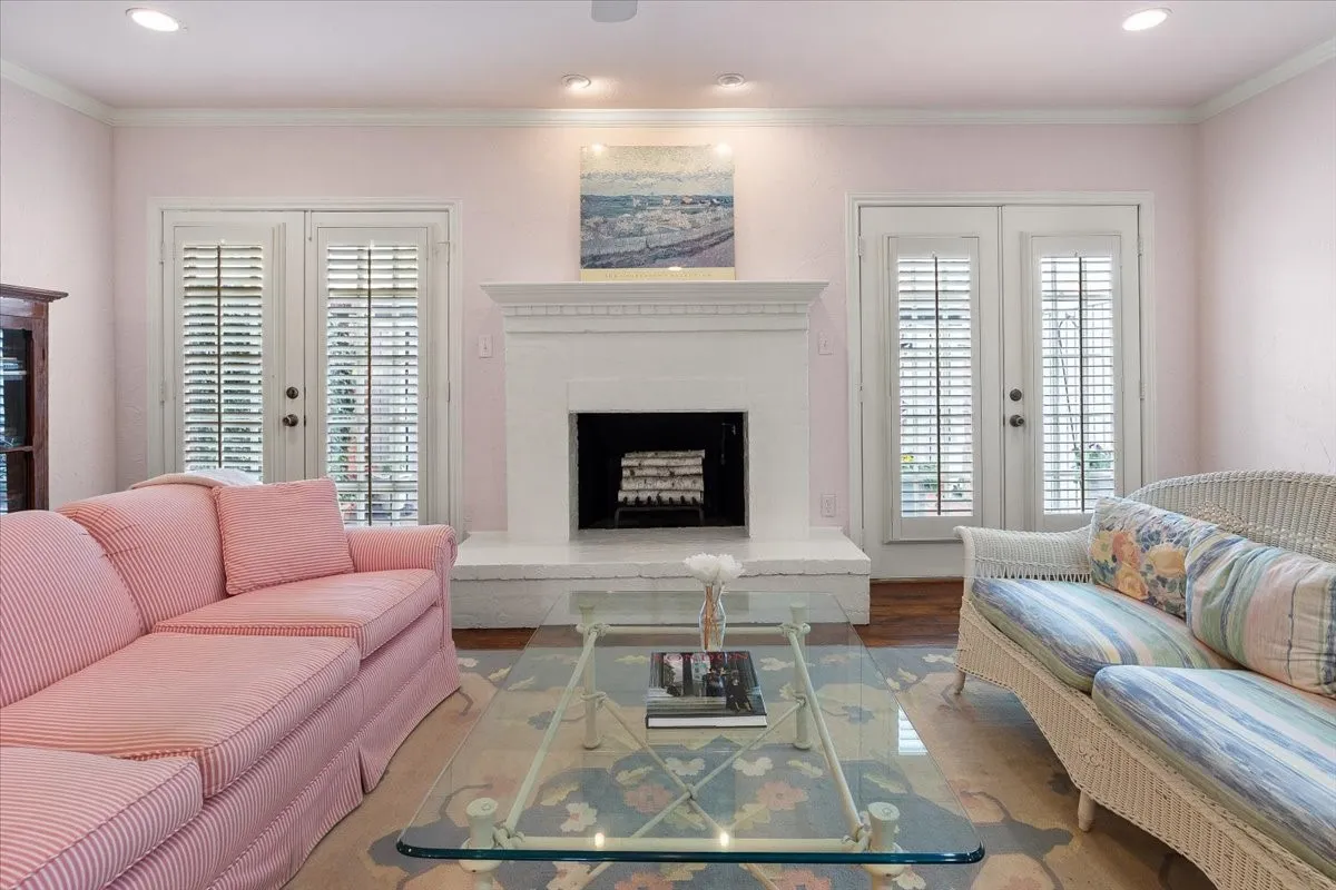 Condominium For Sale in Tarrant County , 1109 Roaring Springs Road 1109, Fort Worth, Texas 76114, 2 Bedroom, 3 Bathroom, Garage spaces, 1,735 Sqft, built in 1970, mls#21189265, Real Estate Agent in Fort Worth, Homes For Sale in Tarrant county, Homes For Sale in Fort Worth, Realtor in Fort Worth Texas, Real Estate Brokerage Independent Realty Texas, Luminita Cordes Realtor