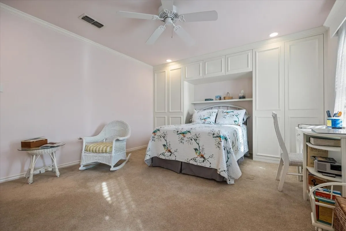 Condominium For Sale in Tarrant County , 1109 Roaring Springs Road 1109, Fort Worth, Texas 76114, 2 Bedroom, 3 Bathroom, Garage spaces, 1,735 Sqft, built in 1970, mls#21189265, Real Estate Agent in Fort Worth, Homes For Sale in Tarrant county, Homes For Sale in Fort Worth, Realtor in Fort Worth Texas, Real Estate Brokerage Independent Realty Texas, Luminita Cordes Realtor