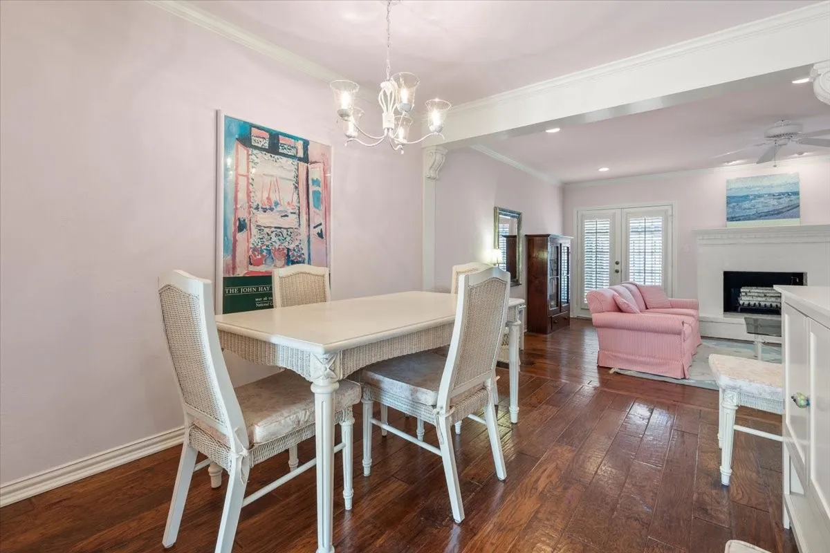 Condominium For Sale in Tarrant County , 1109 Roaring Springs Road 1109, Fort Worth, Texas 76114, 2 Bedroom, 3 Bathroom, Garage spaces, 1,735 Sqft, built in 1970, mls#21189265, Real Estate Agent in Fort Worth, Homes For Sale in Tarrant county, Homes For Sale in Fort Worth, Realtor in Fort Worth Texas, Real Estate Brokerage Independent Realty Texas, Luminita Cordes Realtor
