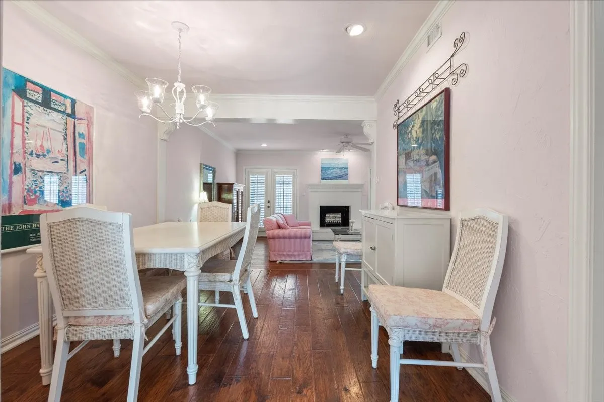 Condominium For Sale in Tarrant County , 1109 Roaring Springs Road 1109, Fort Worth, Texas 76114, 2 Bedroom, 3 Bathroom, Garage spaces, 1,735 Sqft, built in 1970, mls#21189265, Real Estate Agent in Fort Worth, Homes For Sale in Tarrant county, Homes For Sale in Fort Worth, Realtor in Fort Worth Texas, Real Estate Brokerage Independent Realty Texas, Luminita Cordes Realtor