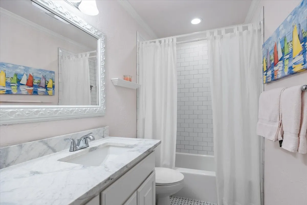 Condominium For Sale in Tarrant County , 1109 Roaring Springs Road 1109, Fort Worth, Texas 76114, 2 Bedroom, 3 Bathroom, Garage spaces, 1,735 Sqft, built in 1970, mls#21189265, Real Estate Agent in Fort Worth, Homes For Sale in Tarrant county, Homes For Sale in Fort Worth, Realtor in Fort Worth Texas, Real Estate Brokerage Independent Realty Texas, Luminita Cordes Realtor